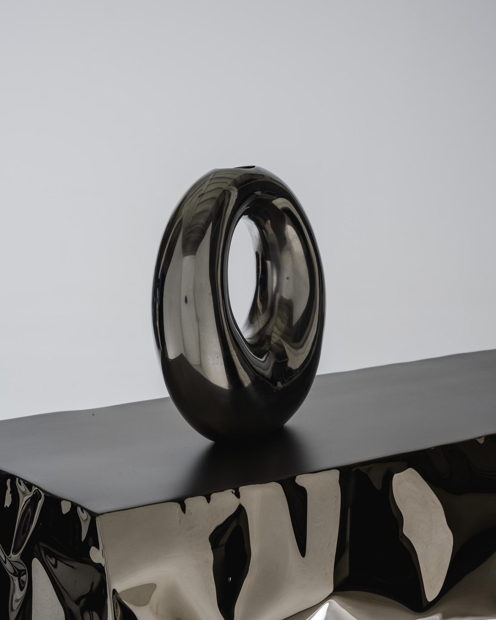 Ère spatiale Vase en aluminium NO AGE, années 1980 en vente