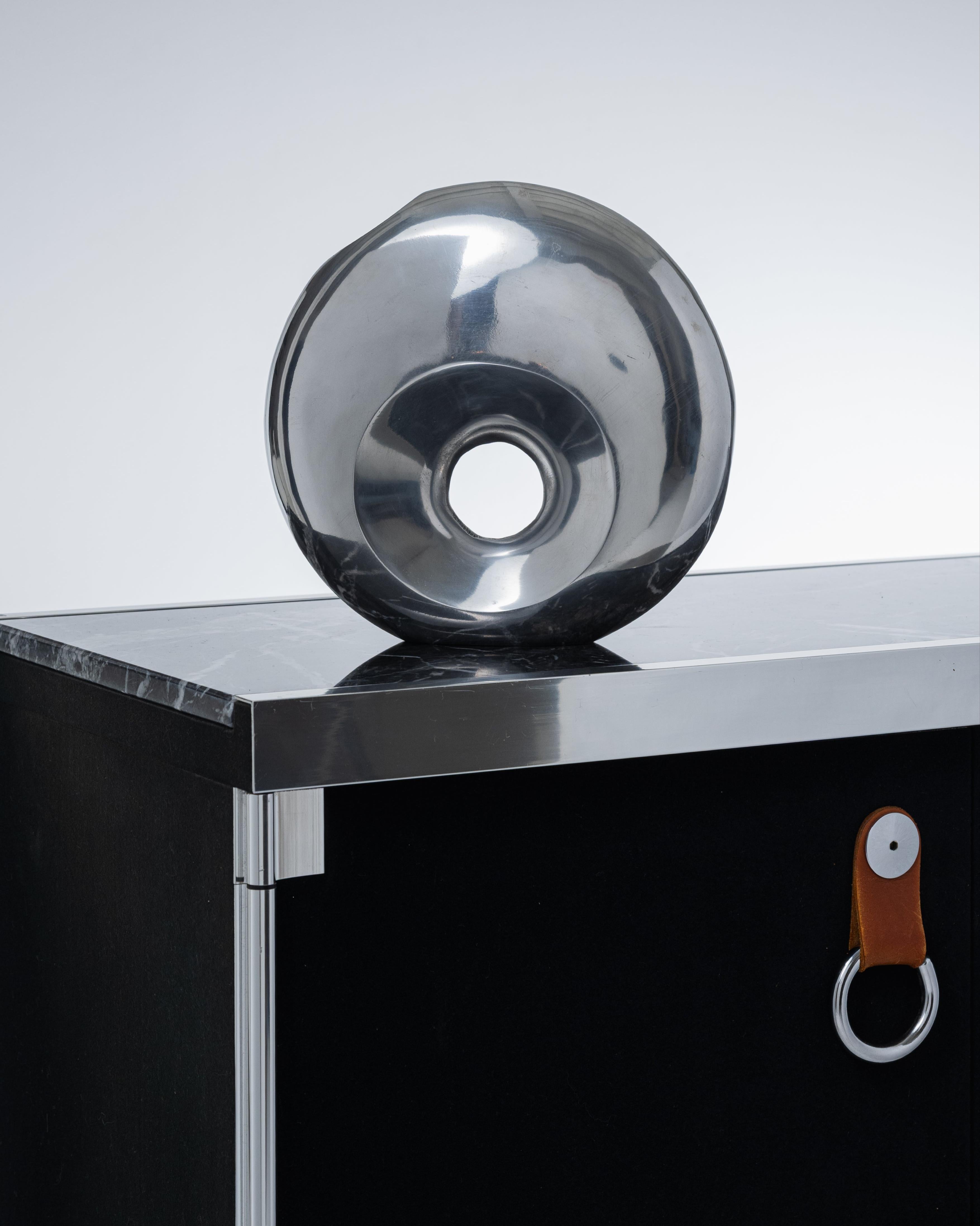 Européen Vase en aluminium A Space AGE, années 1980 en vente