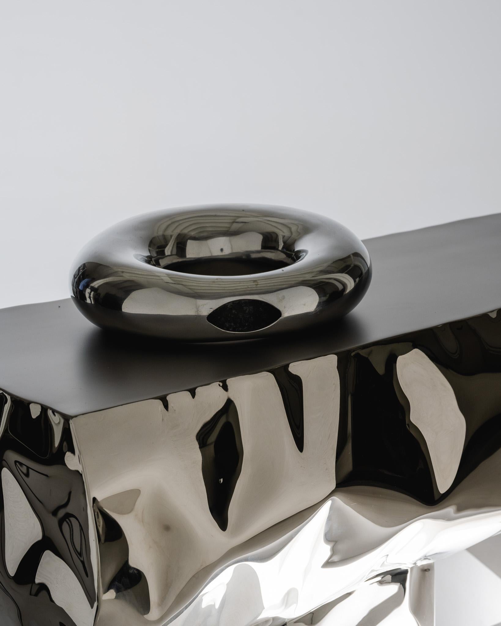 Européen Vase en aluminium NO AGE, années 1980 en vente