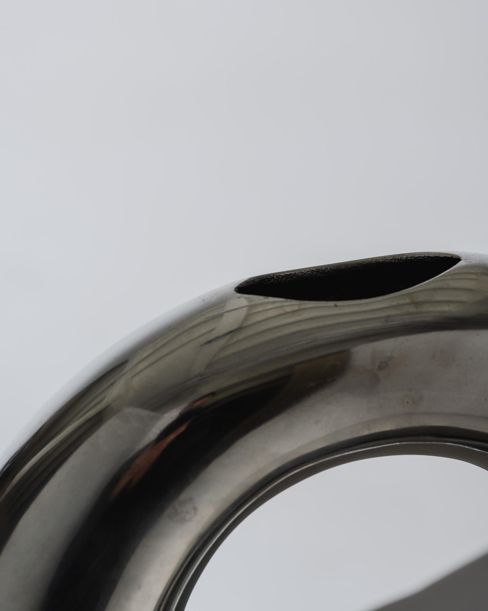 20ième siècle Vase en aluminium NO AGE, années 1980 en vente
