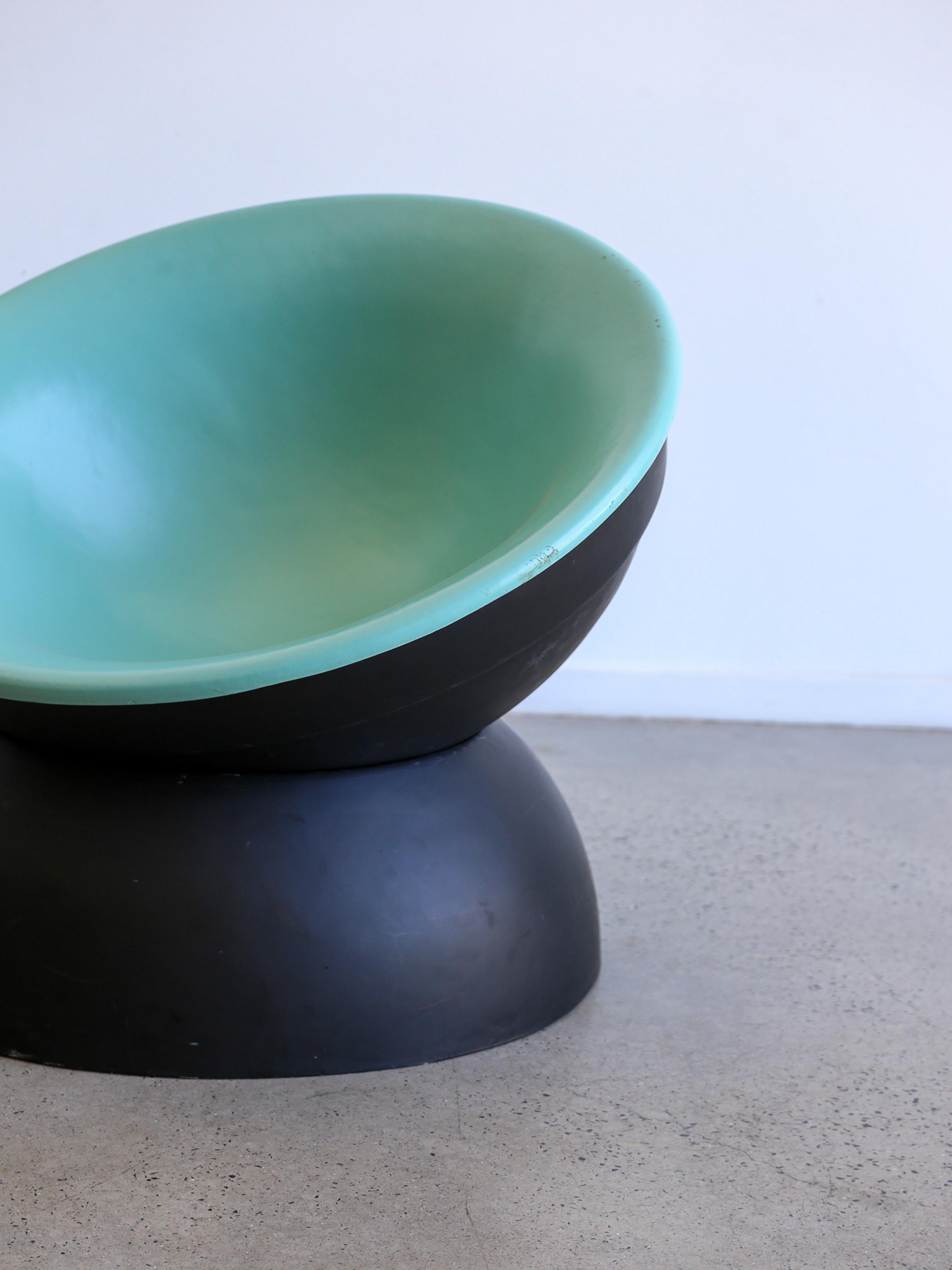 Fauteuil et table basse de l'ère spatiale en fibre de verre des années 1970 en vente 3