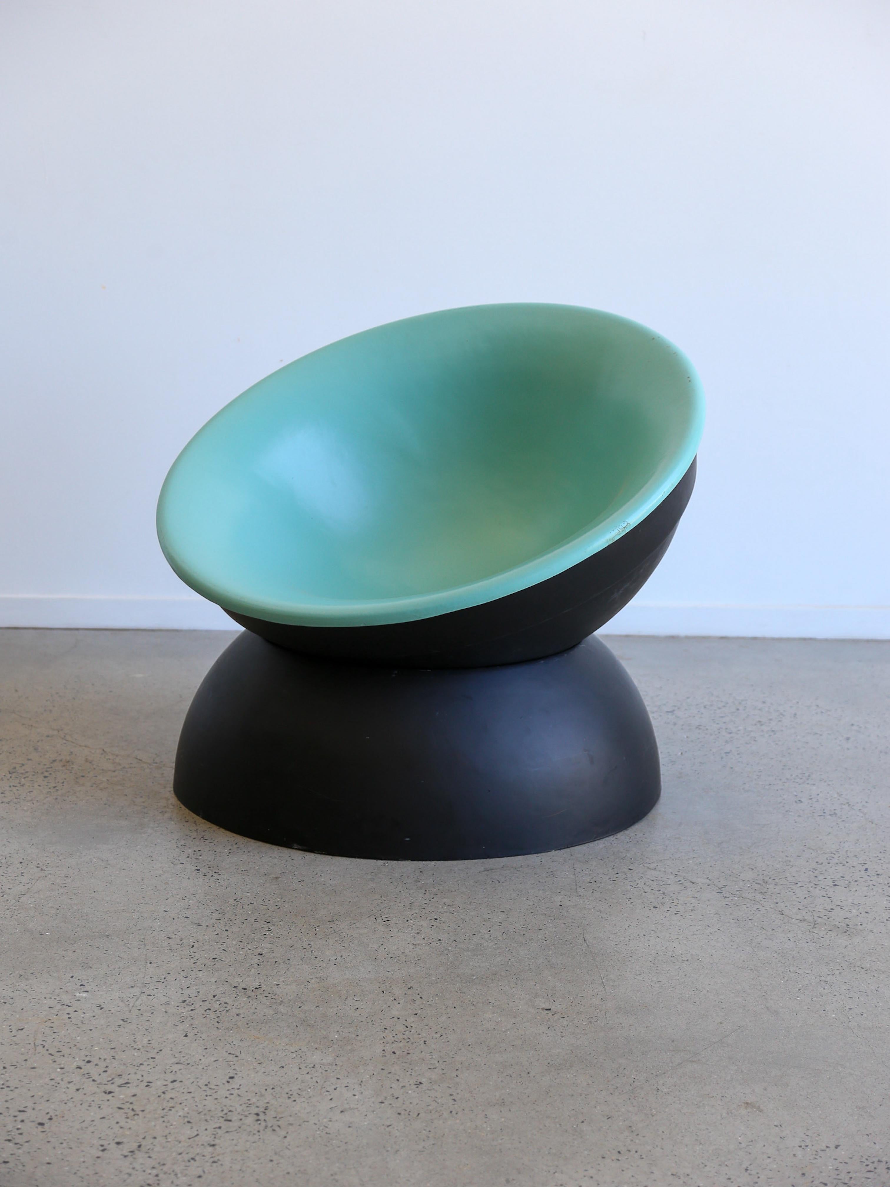 Fauteuil et table basse de l'ère spatiale en fibre de verre des années 1970 en vente 2