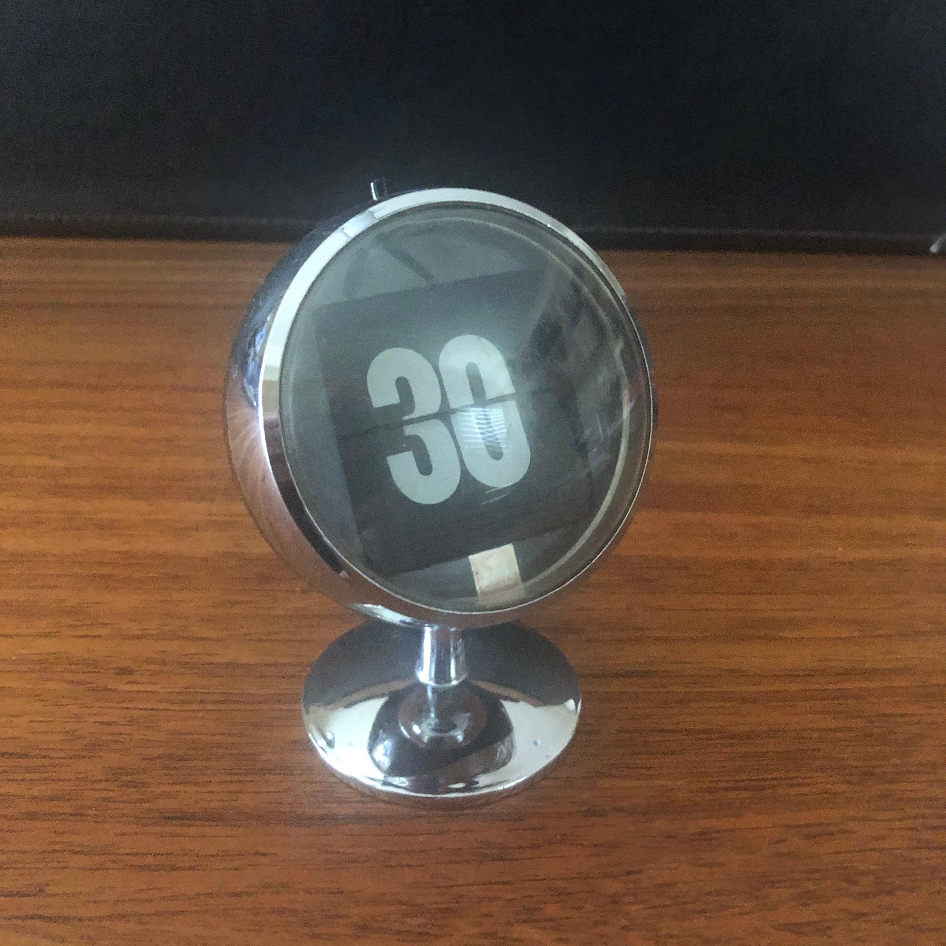 Space Age Atomic Perpetual Flip Date Calendar In Fair Condition In San Diego, CA
