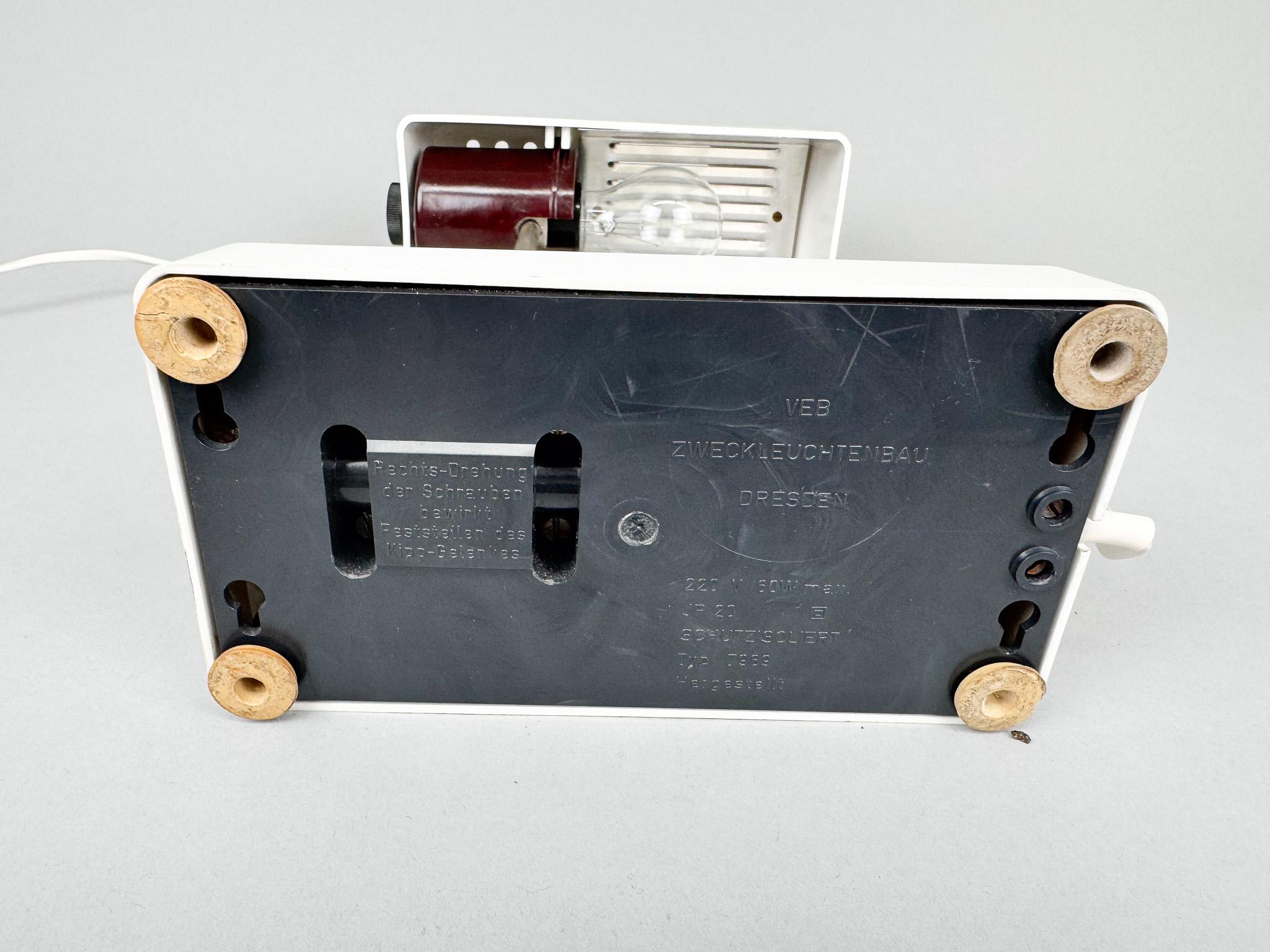 Lampe de bureau en bakélite de l'ère spatiale Klaus Musinowski pour VEB Dresden, Allemagne en vente 4
