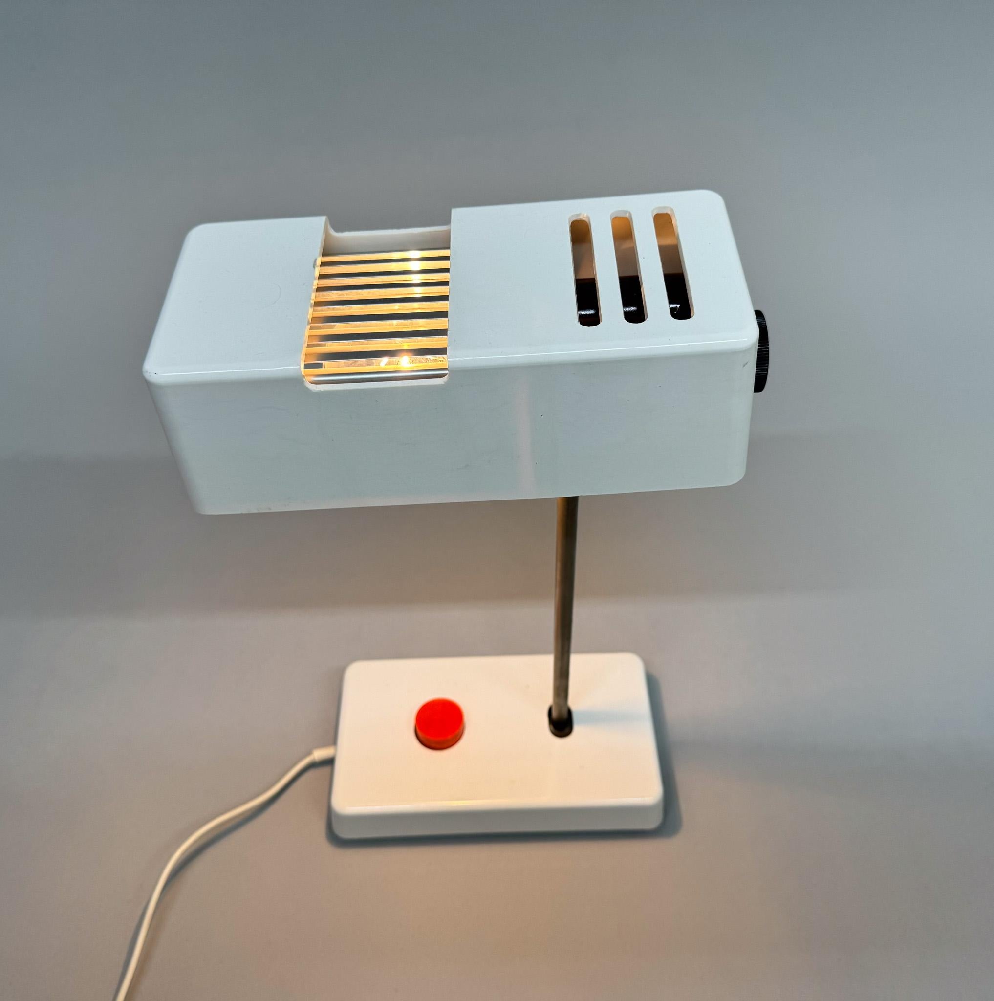 Lampe de bureau en bakélite de l'ère spatiale Klaus Musinowski pour VEB Dresden, Allemagne en vente 6