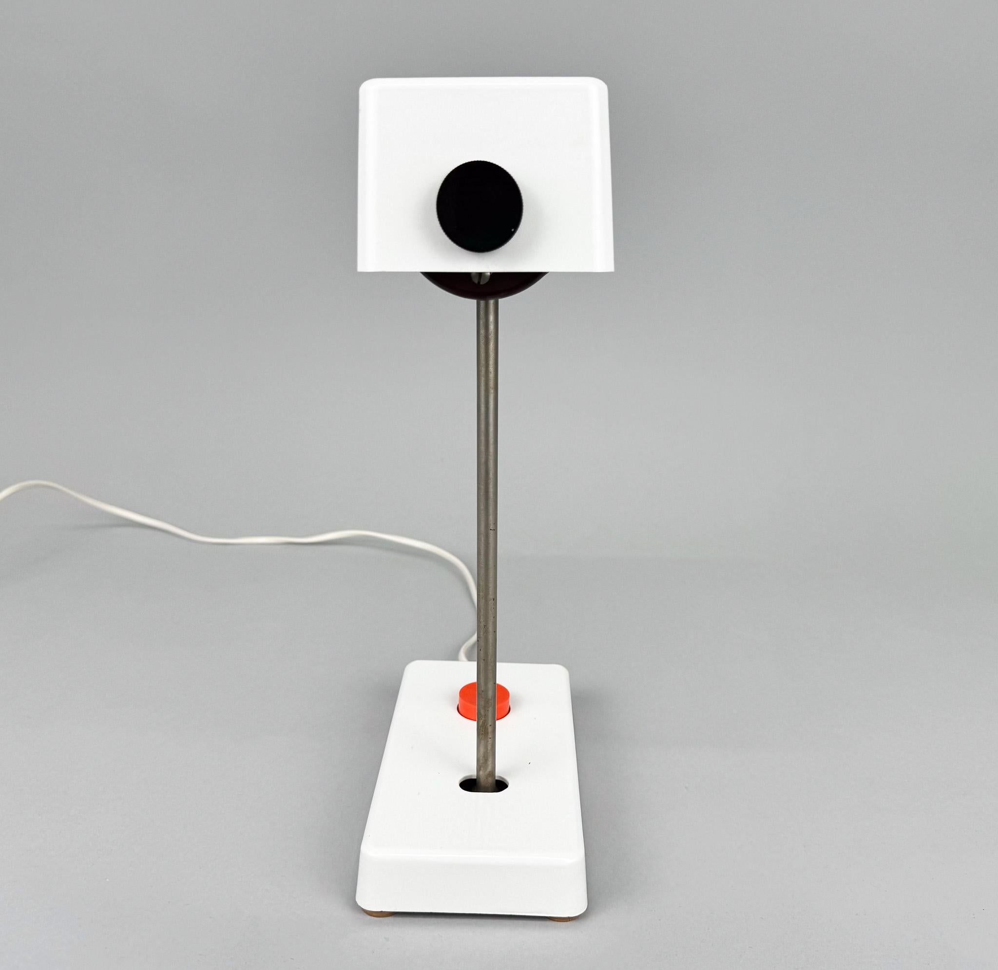 Lampe de bureau en bakélite de l'ère spatiale Klaus Musinowski pour VEB Dresden, Allemagne en vente 7