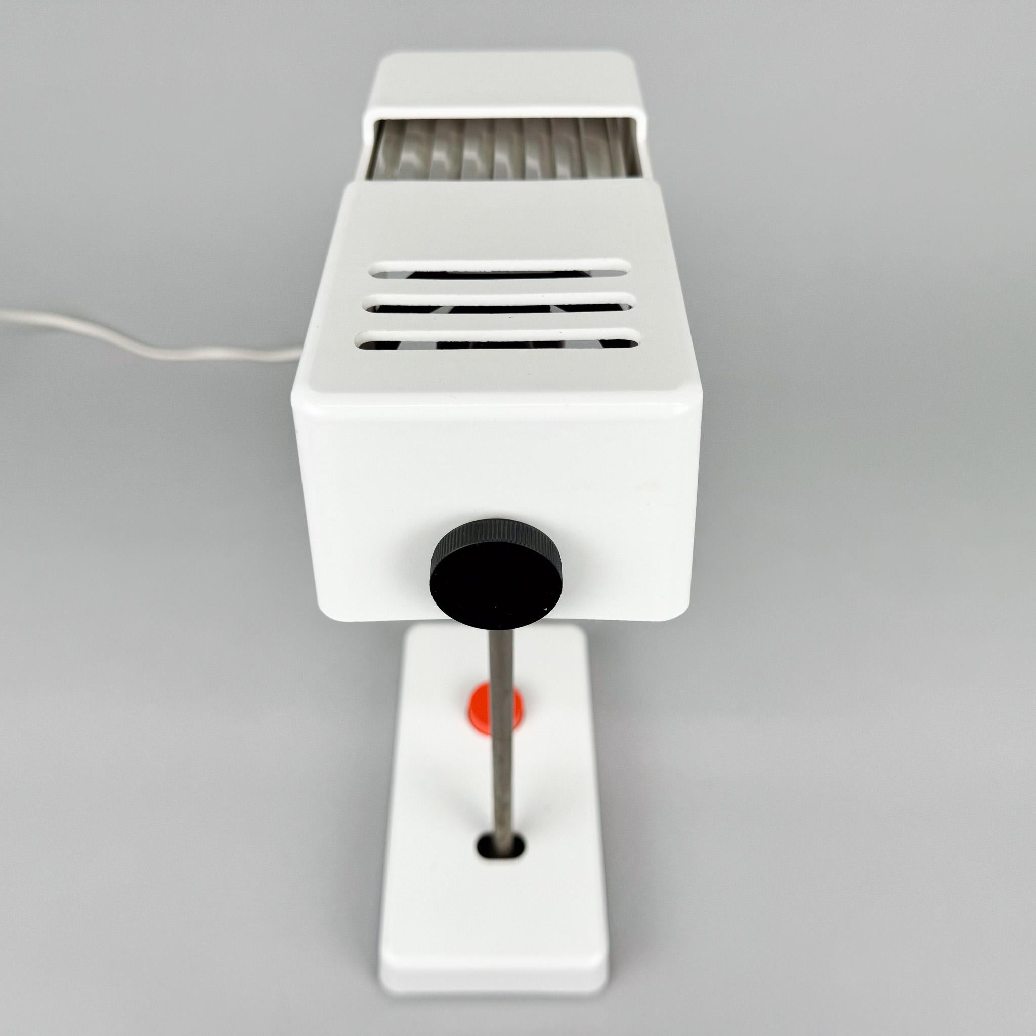 Lampe de bureau en bakélite de l'ère spatiale Klaus Musinowski pour VEB Dresden, Allemagne en vente 8