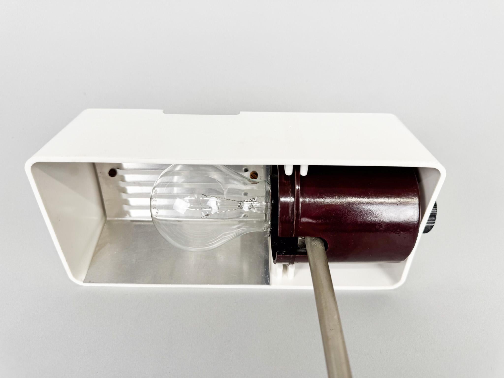 Lampe de bureau en bakélite de l'ère spatiale Klaus Musinowski pour VEB Dresden, Allemagne en vente 9