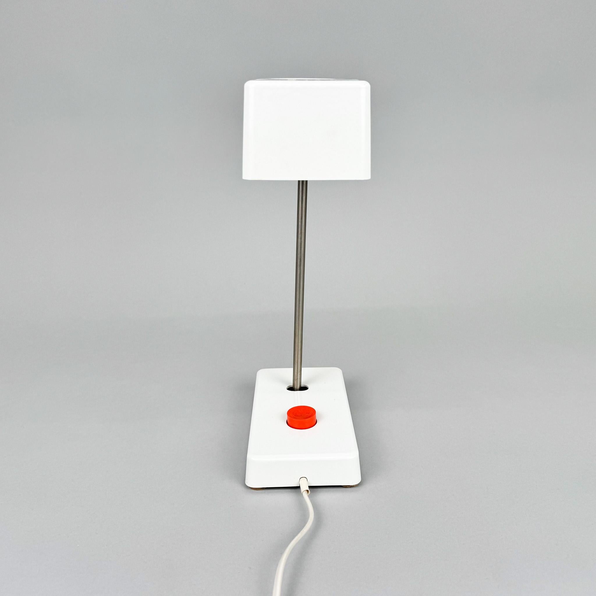 Lampe de bureau en bakélite de l'ère spatiale Klaus Musinowski pour VEB Dresden, Allemagne Bon état - En vente à Praha, CZ