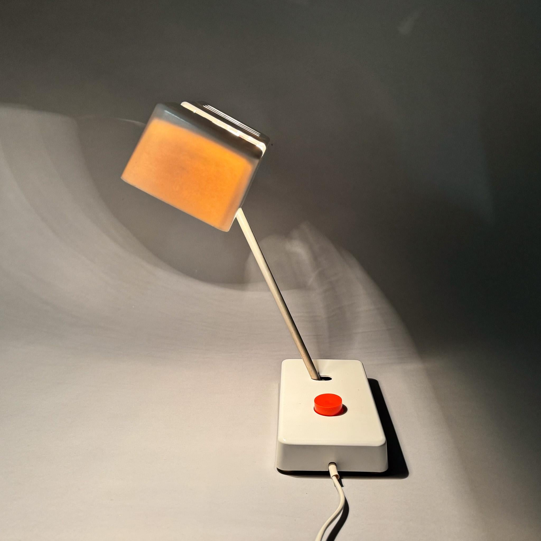 Lampe de bureau en bakélite de l'ère spatiale Klaus Musinowski pour VEB Dresden, Allemagne en vente 1