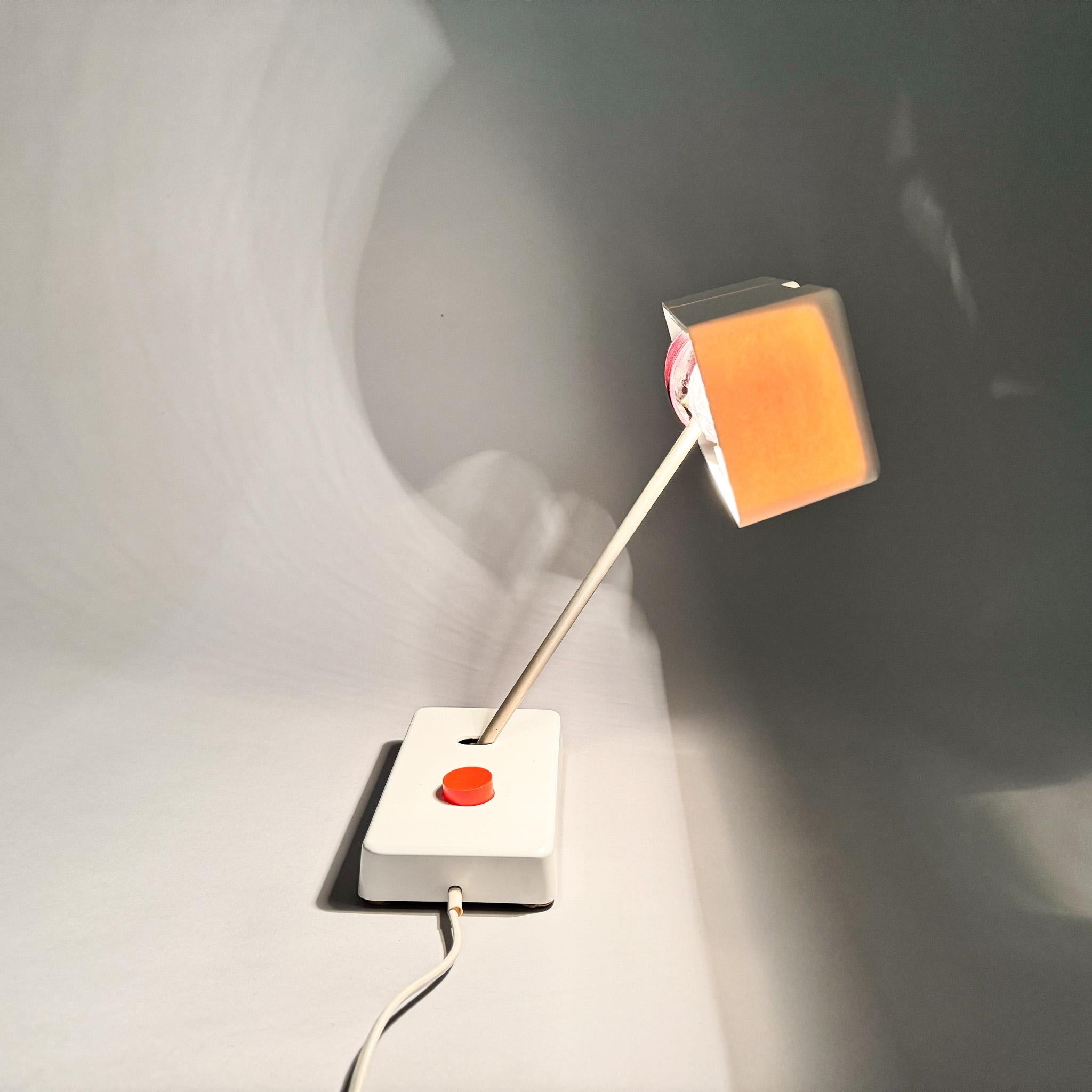 Lampe de bureau en bakélite de l'ère spatiale Klaus Musinowski pour VEB Dresden, Allemagne en vente 2