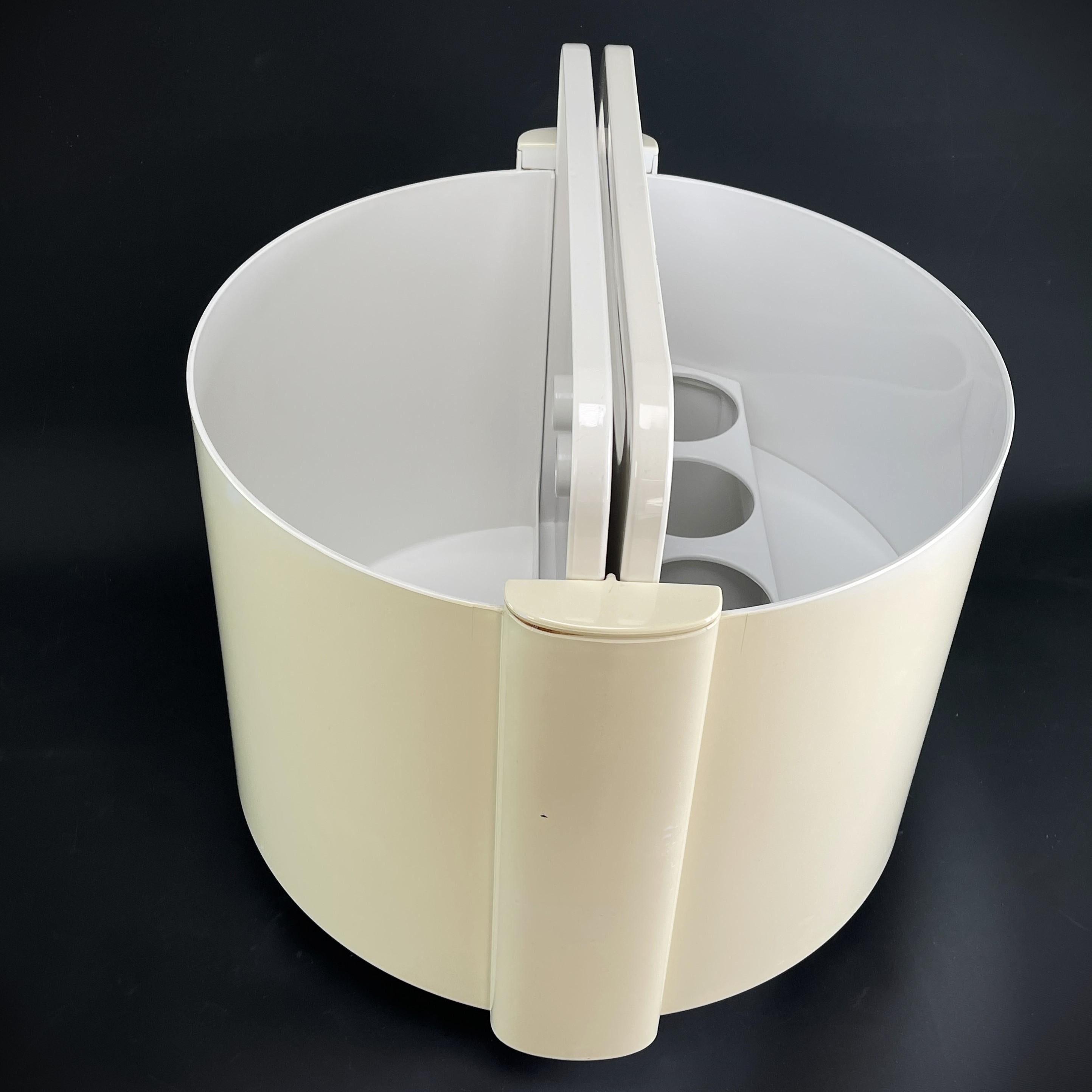 Space Age Barwagen-Wagenwagen-Tisch in Creme von Livia Castelli für Fain Italy, 1970er Jahre im Angebot 1