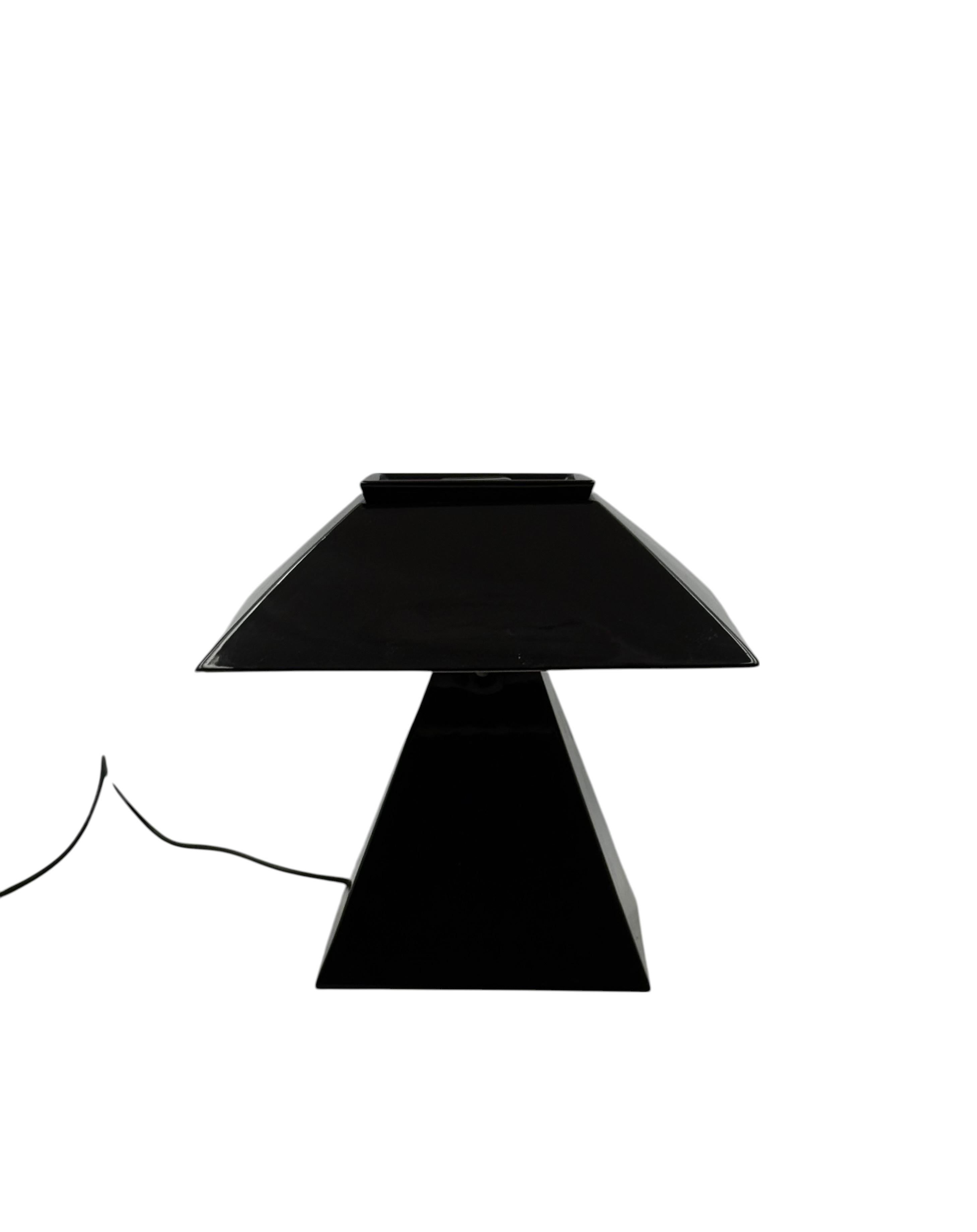 Space age black ceramic table lamp, Italy 1970s en venta 4