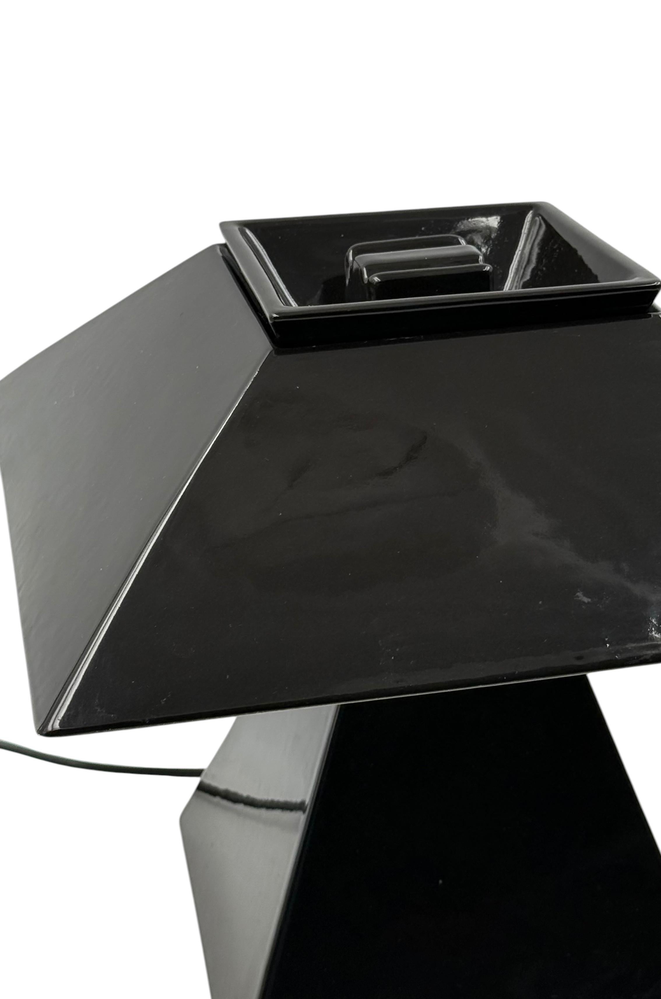 Space age black ceramic table lamp, Italy 1970s en venta 5