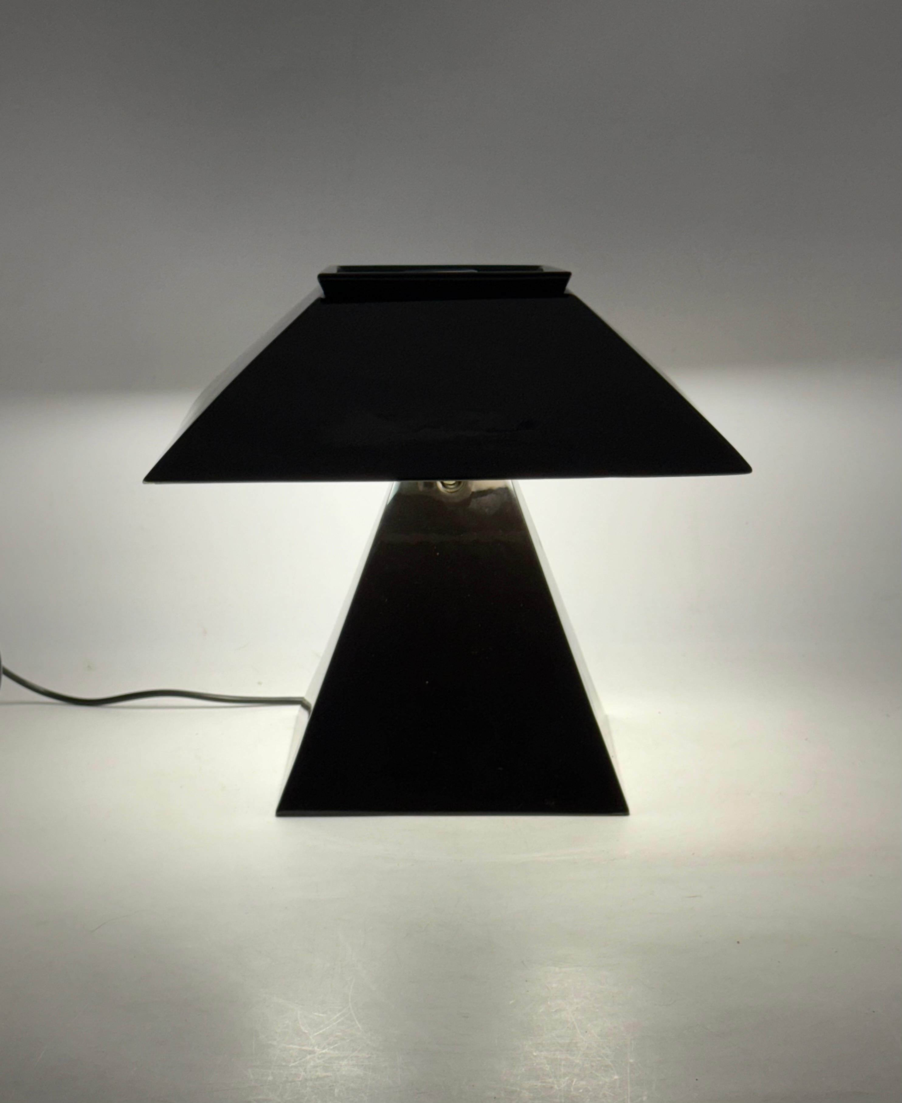 Space age black ceramic table lamp, Italy 1970s en venta 6