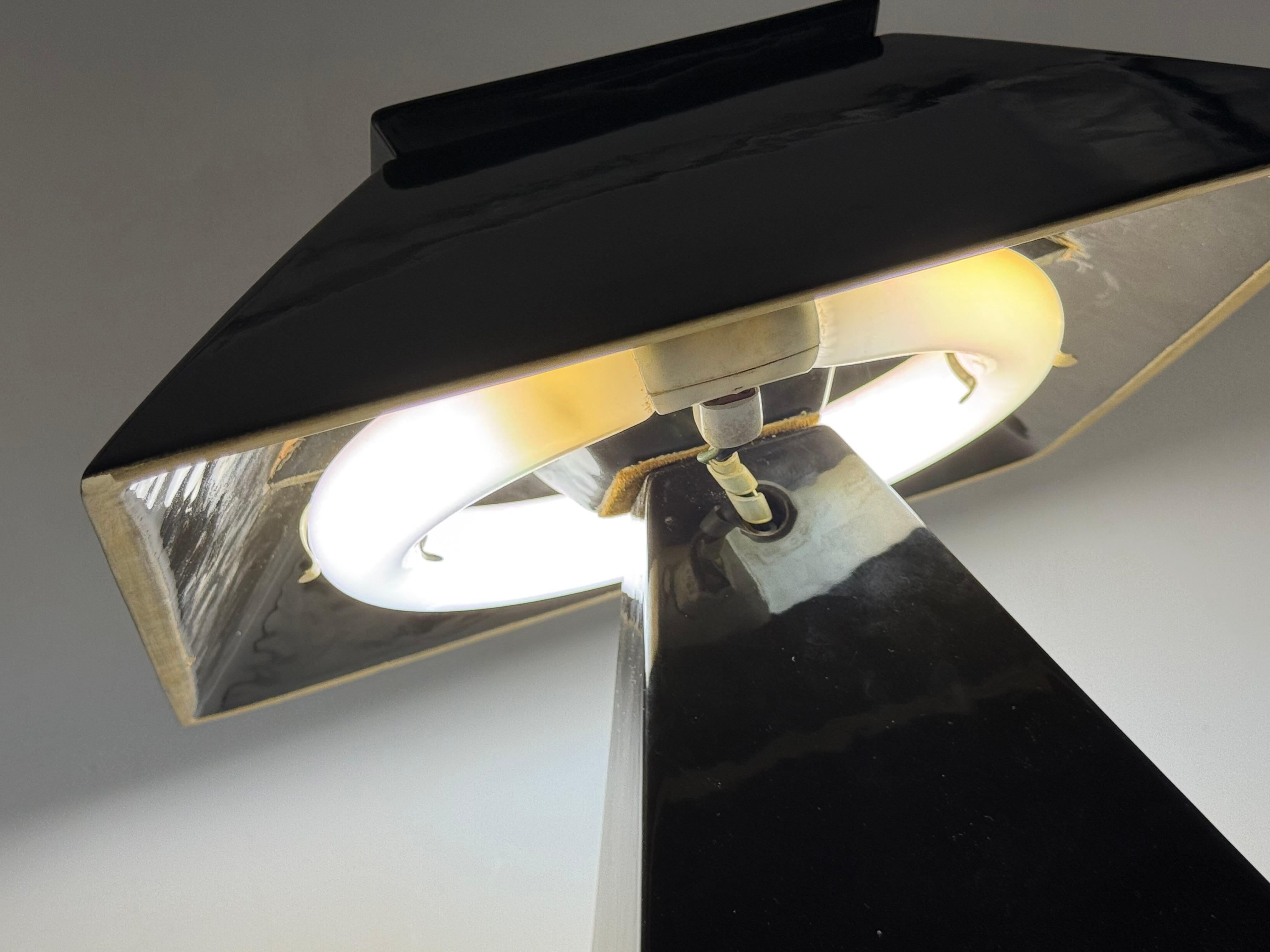 Space age black ceramic table lamp, Italy 1970s en venta 7