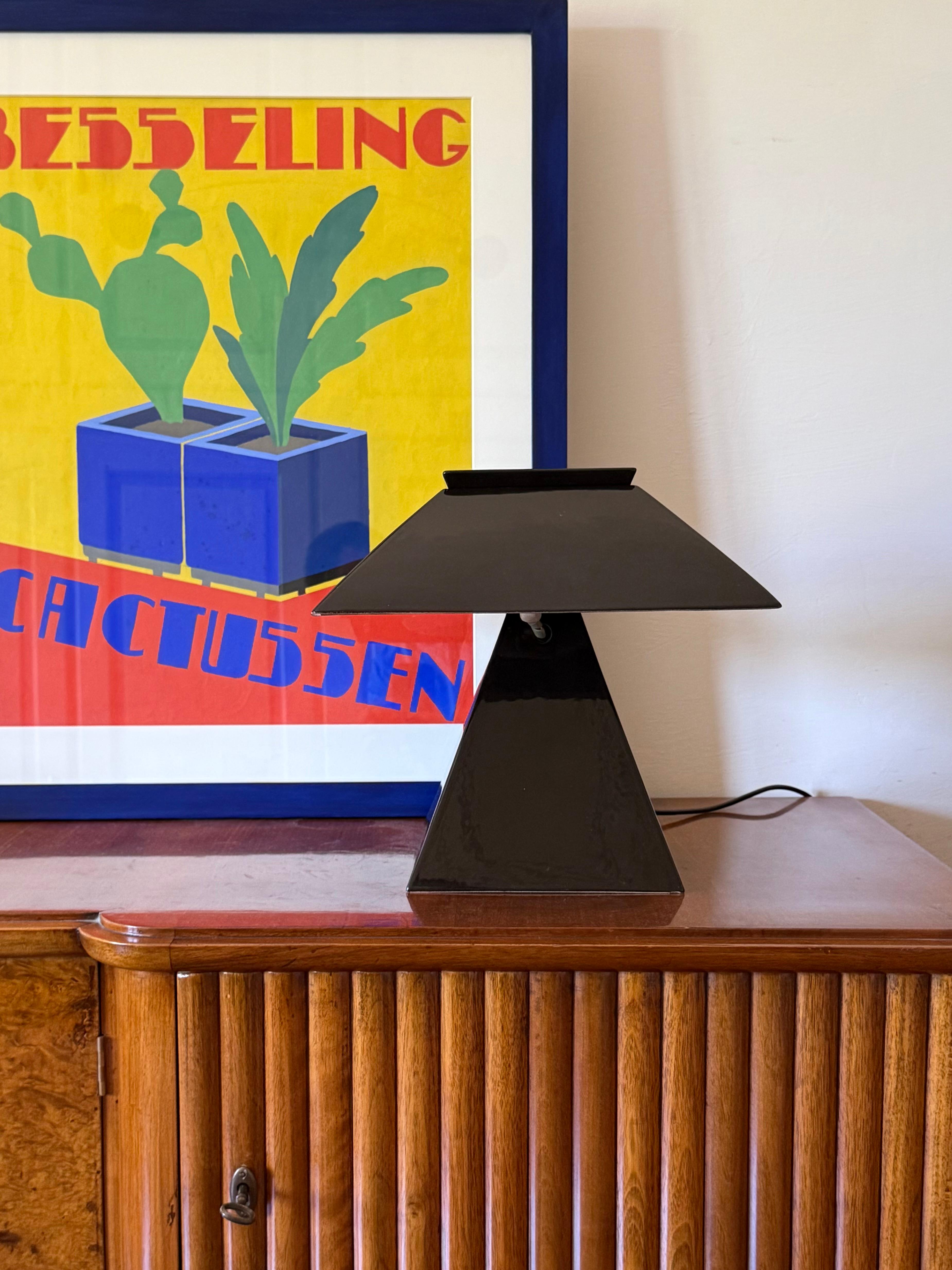 Space Age black ceramic table lamp with ashtray

Italy 1970s

The unique feature of the lamp is that it has a ceramic ashtray embedded in the cap.

Neon light

H 32,5 × 31 × 31 cm

Conditions: excellent no defects. In working conditions
