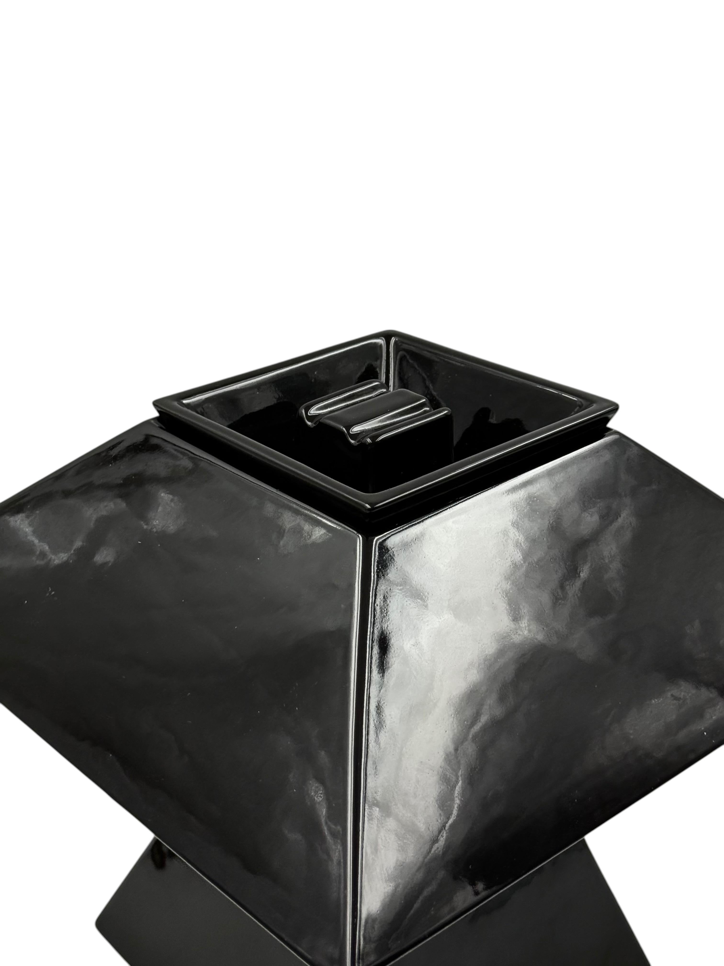Space age black ceramic table lamp, Italy 1970s en Excelente estado para la venta en Firenze, IT