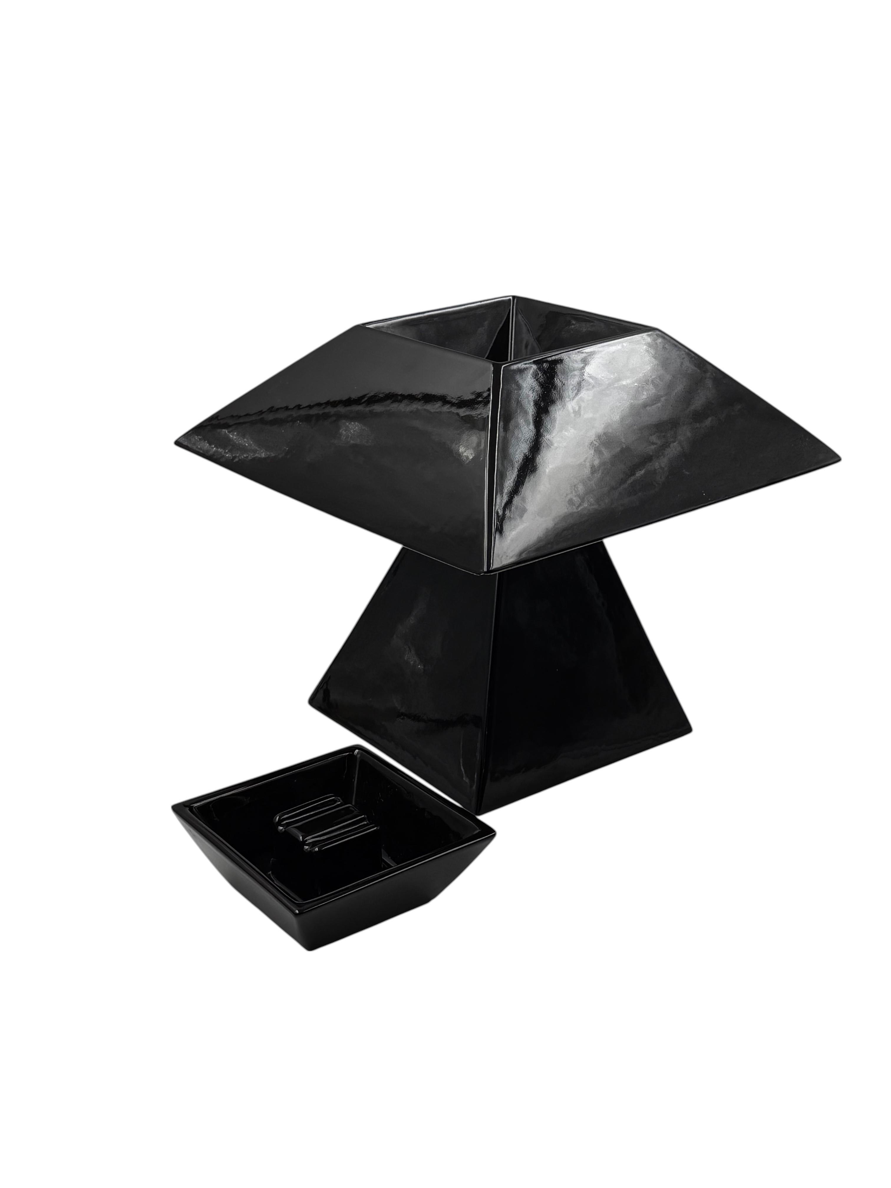 Space age black ceramic table lamp, Italy 1970s en venta 1