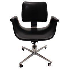 A Space Age Schwarzes Kunstleder Swan Schreibtischstuhl Bürostuhl 1960s