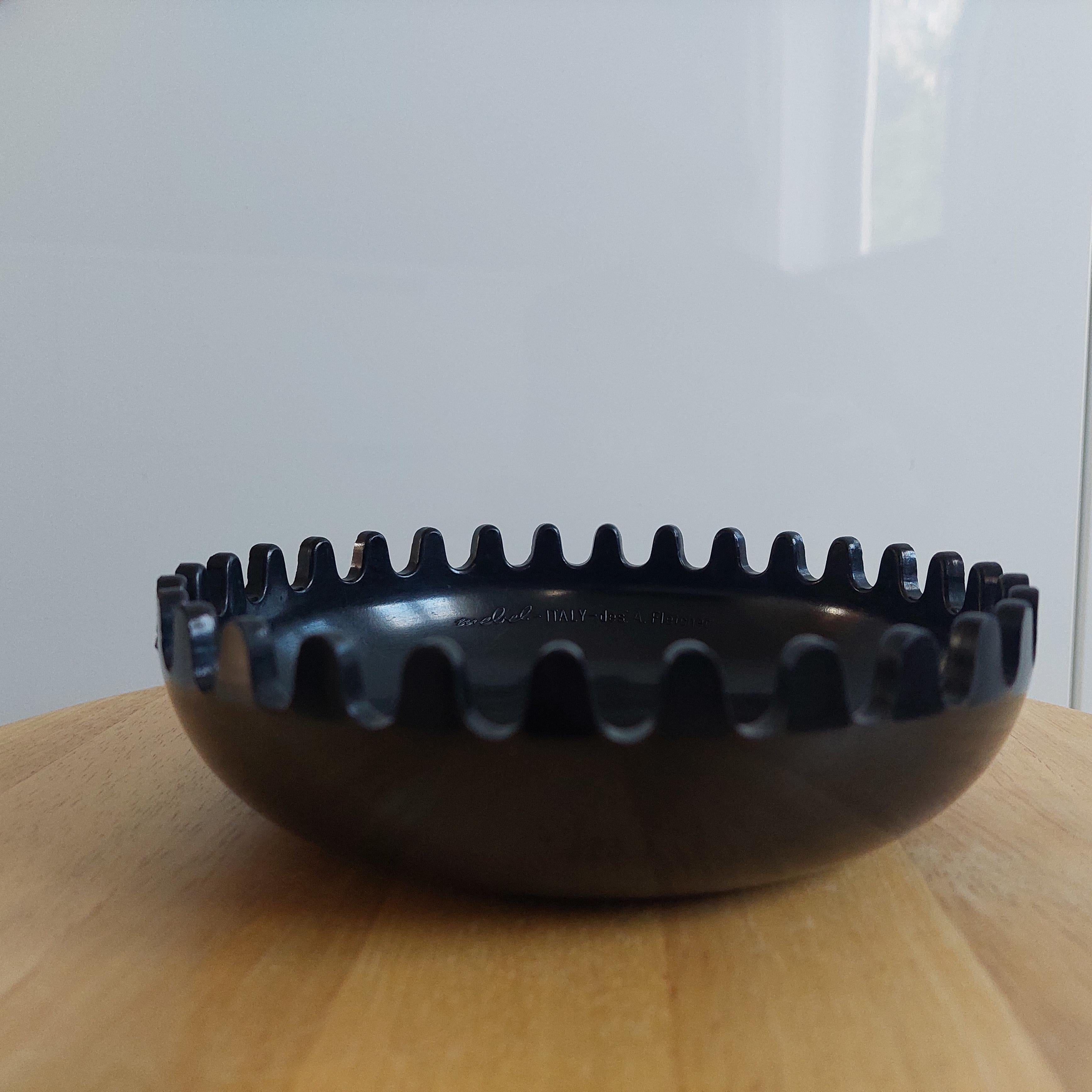 Space age Black Mebel Clam Ashtray Bowl by Alan Fletcher, 1970 For Sale 5