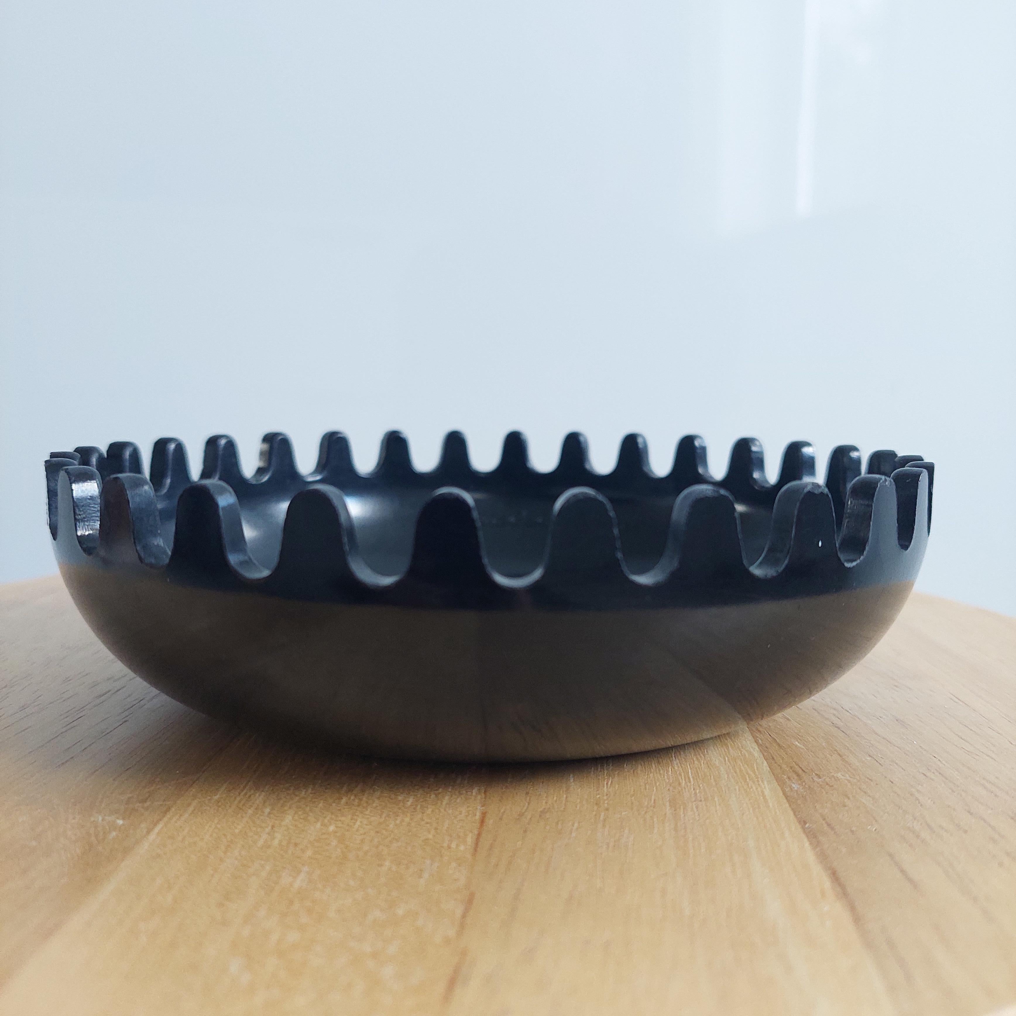 Space age Black Mebel Clam Ashtray Bowl by Alan Fletcher, 1970 For Sale 6