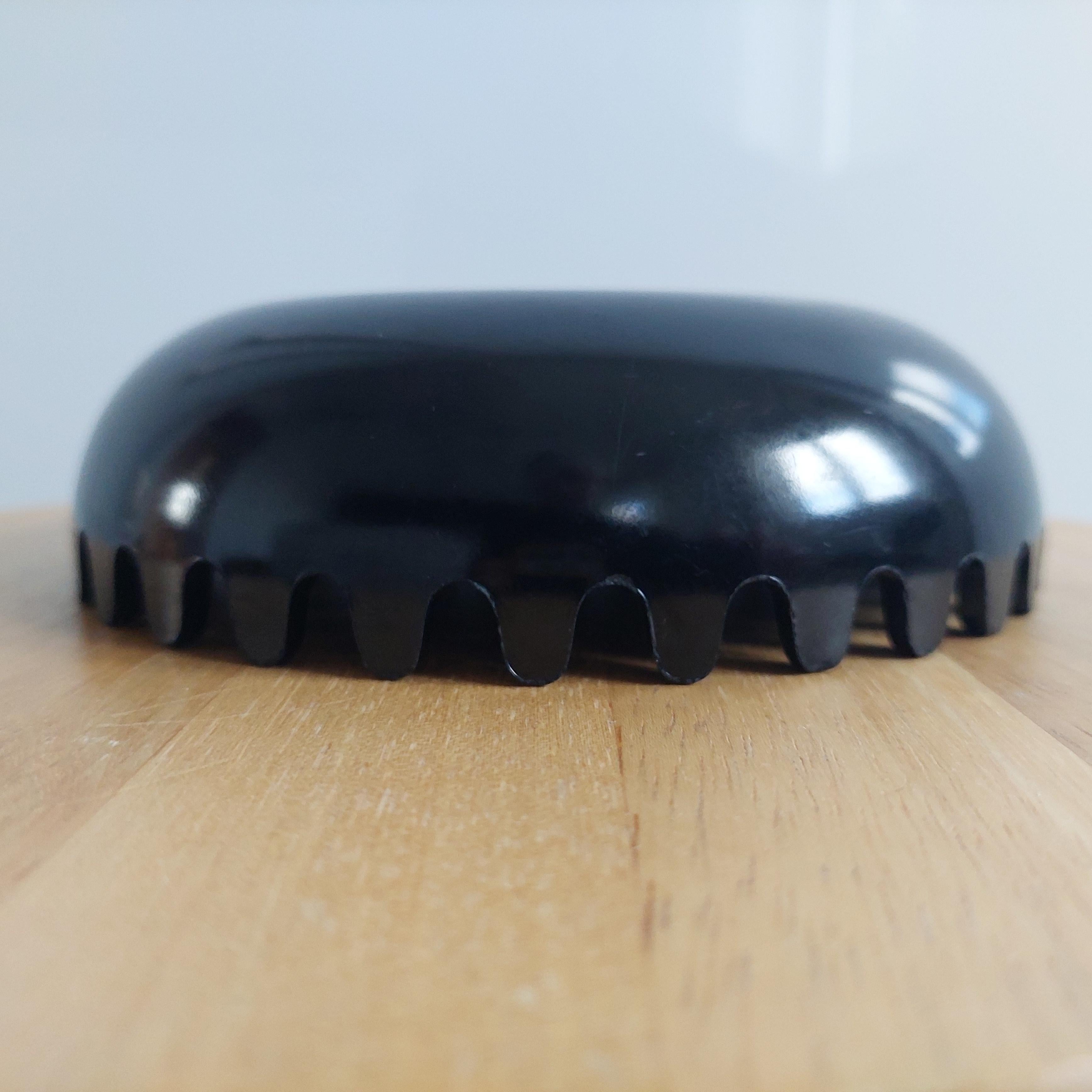 Space age Black Mebel Clam Ashtray Bowl by Alan Fletcher, 1970 For Sale 7