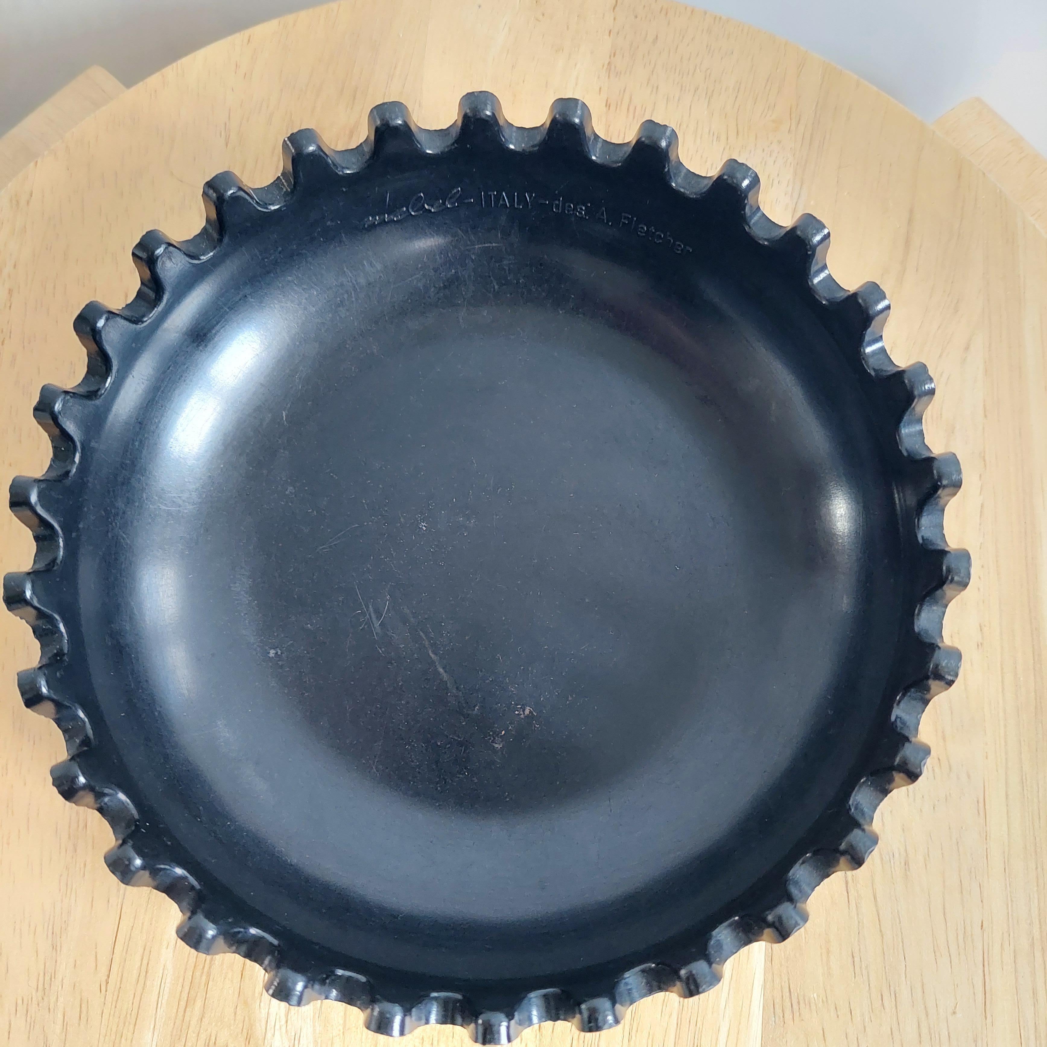 Space age Black Mebel Clam Ashtray Bowl by Alan Fletcher, 1970 For Sale 8