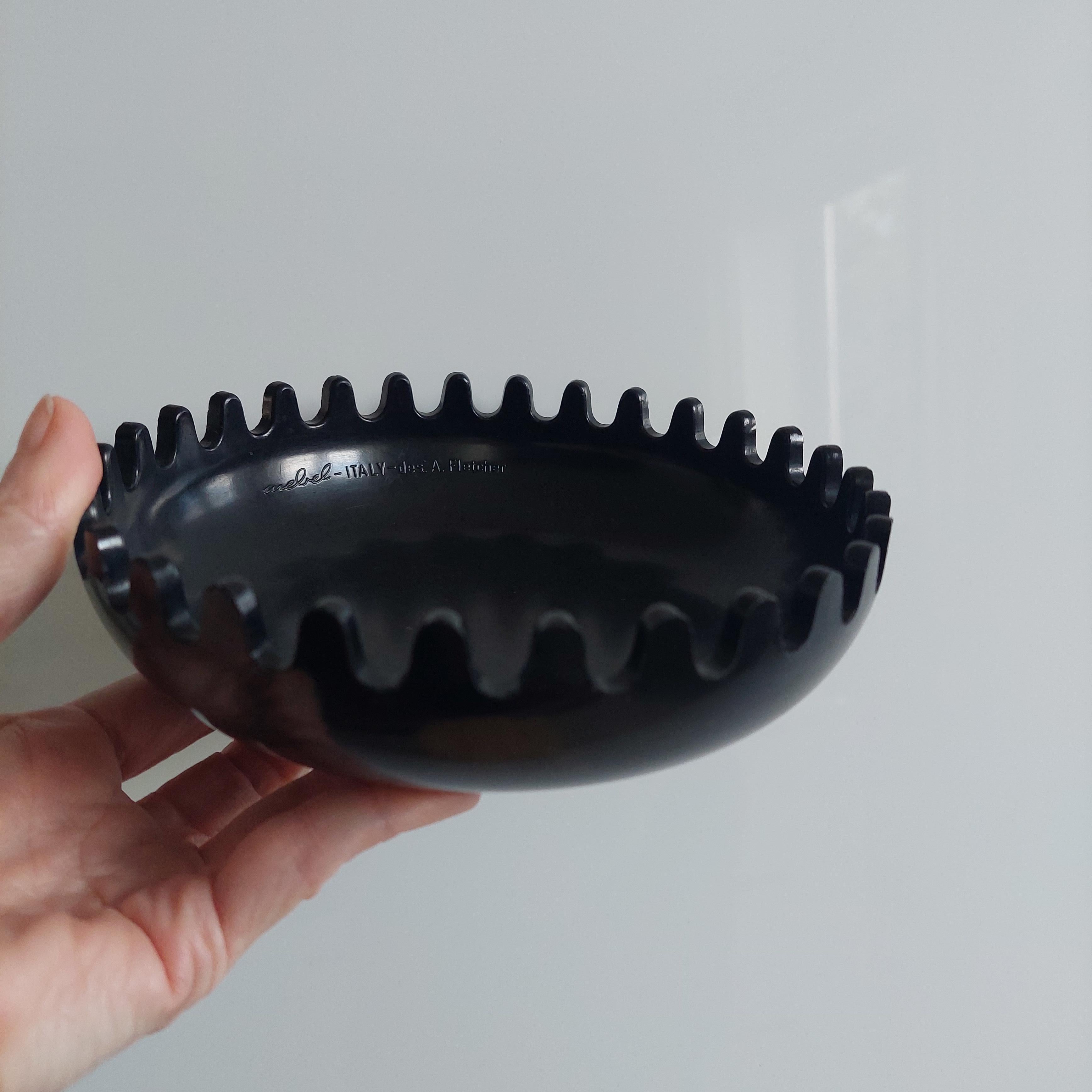 20th Century Space age Black Mebel Clam Ashtray Bowl by Alan Fletcher, 1970 For Sale