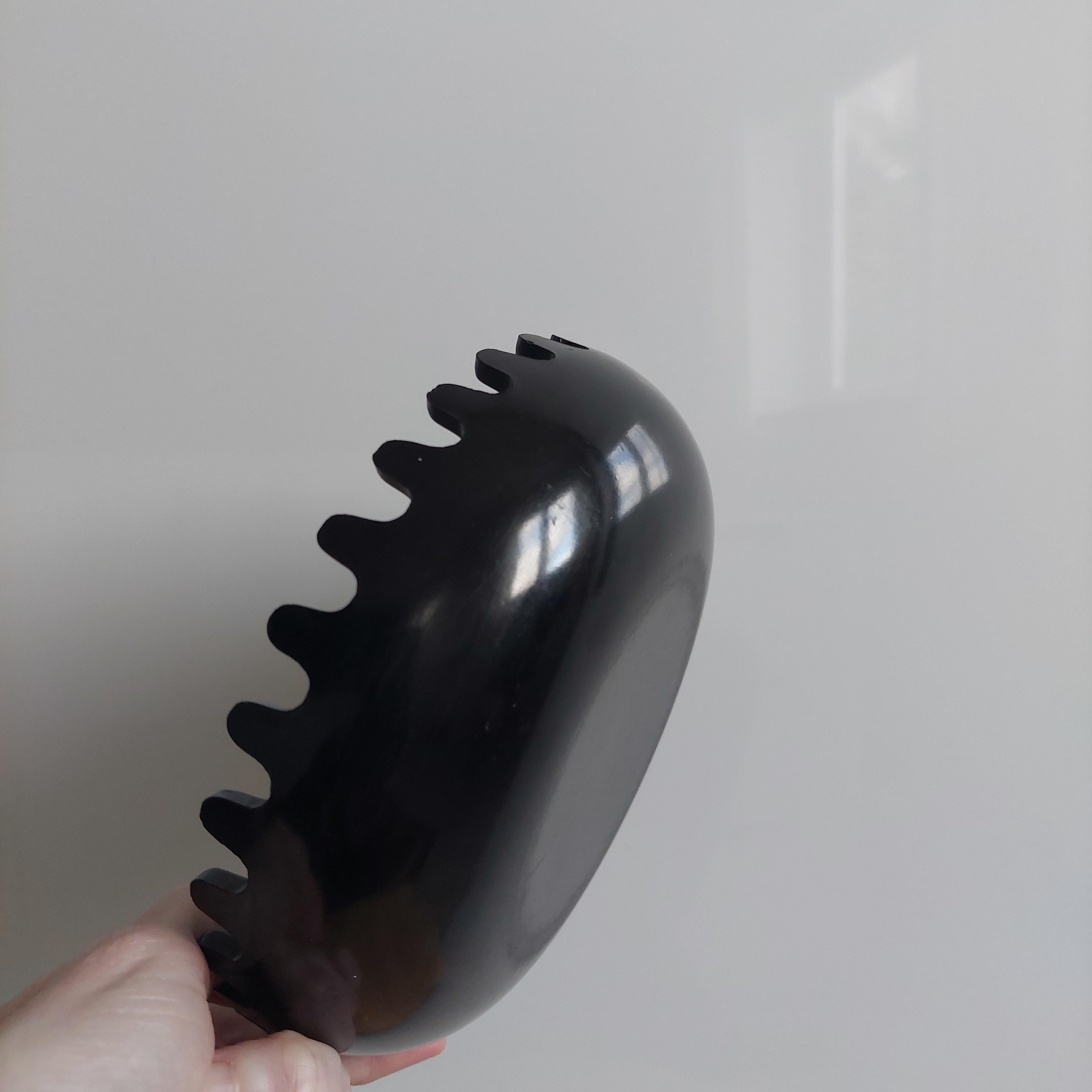 Space age Black Mebel Clam Ashtray Bowl by Alan Fletcher, 1970 For Sale 2