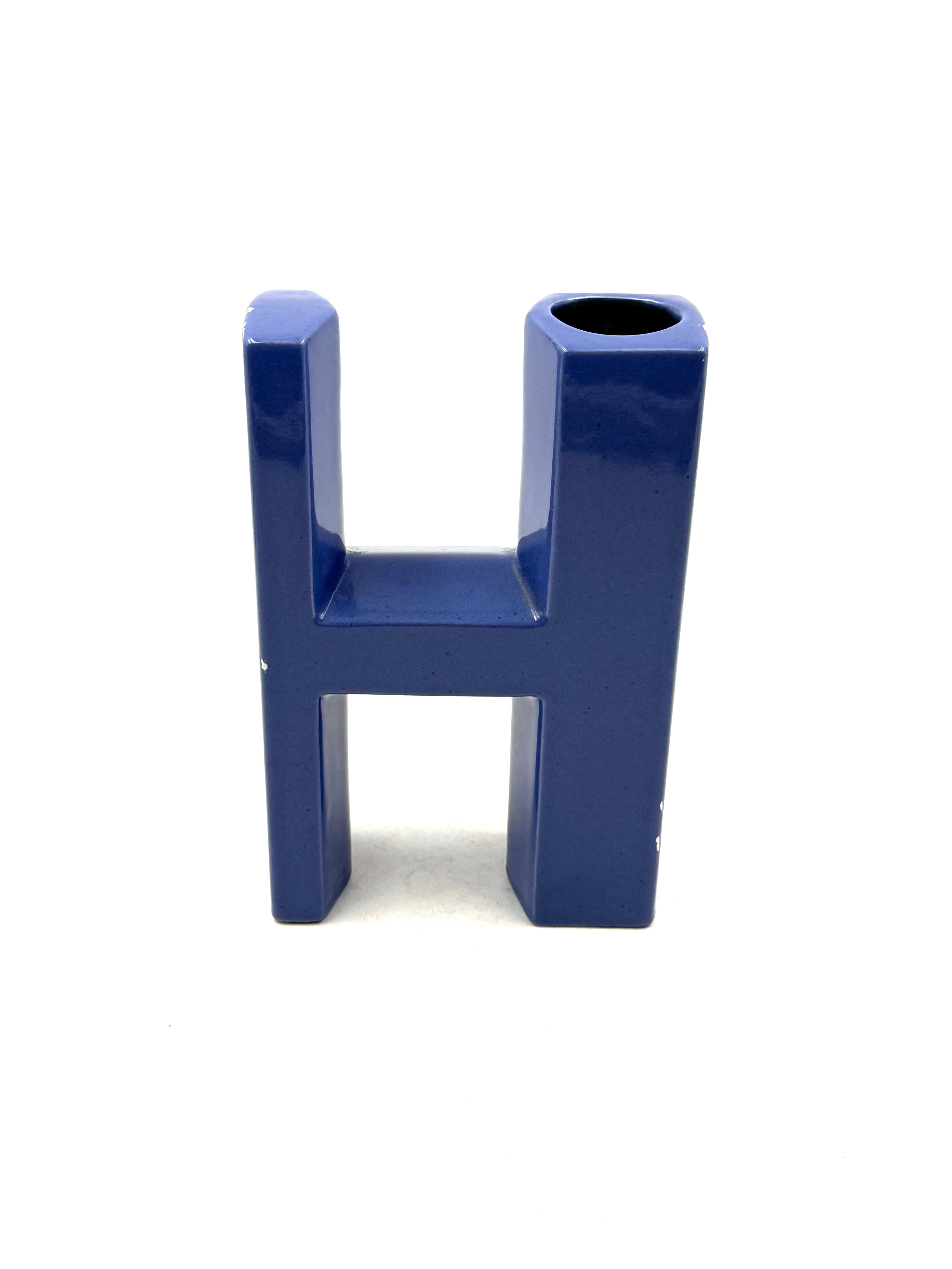 Florero de cerámica solifleur en forma de letra H azul de la era espacial  Creaciones Marcel Radureau en venta 5