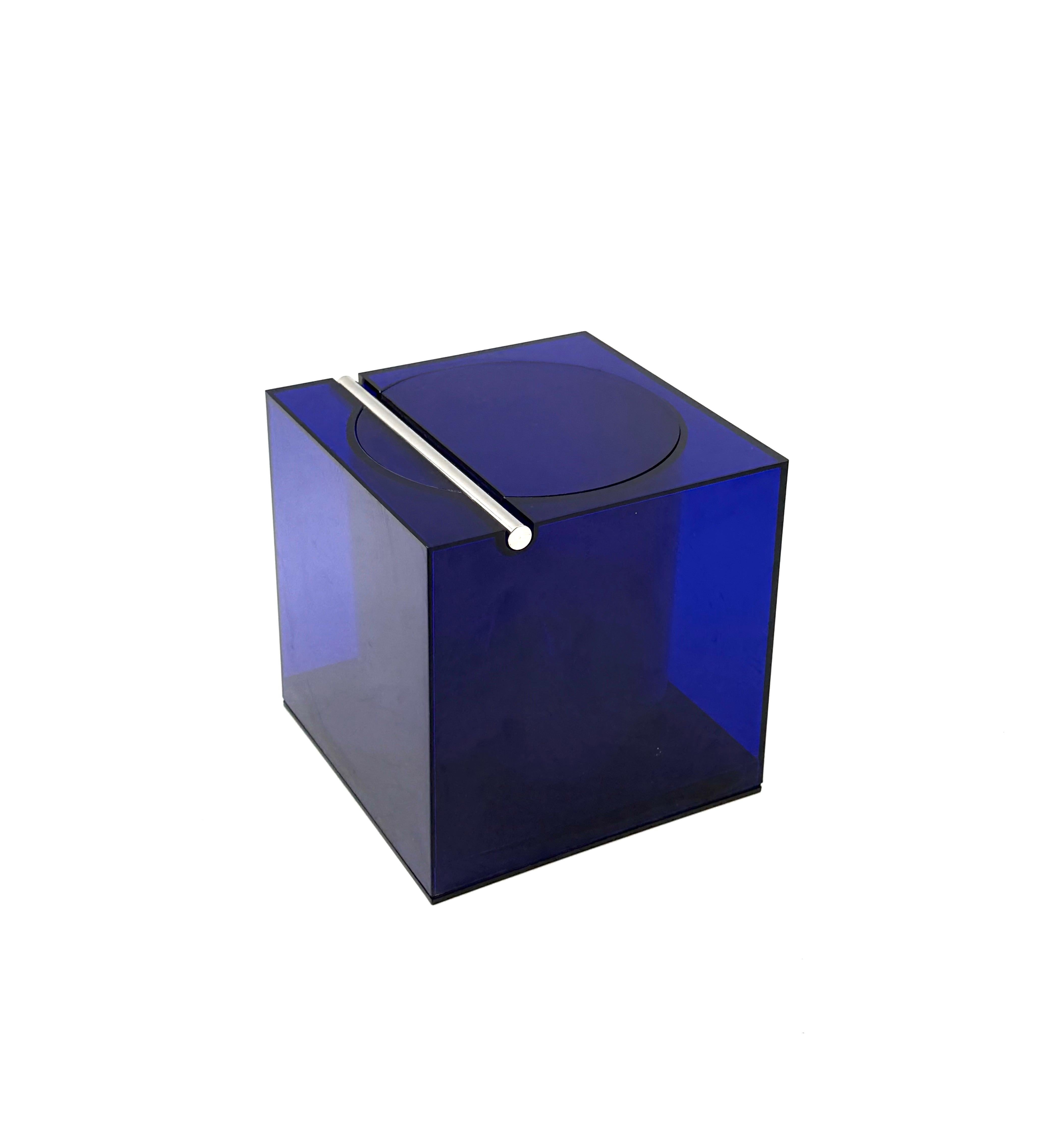 Space age blue plastic Ice Bucket, Studio Opi, Cini & Nils Italy, ca. 1970s For Sale 3