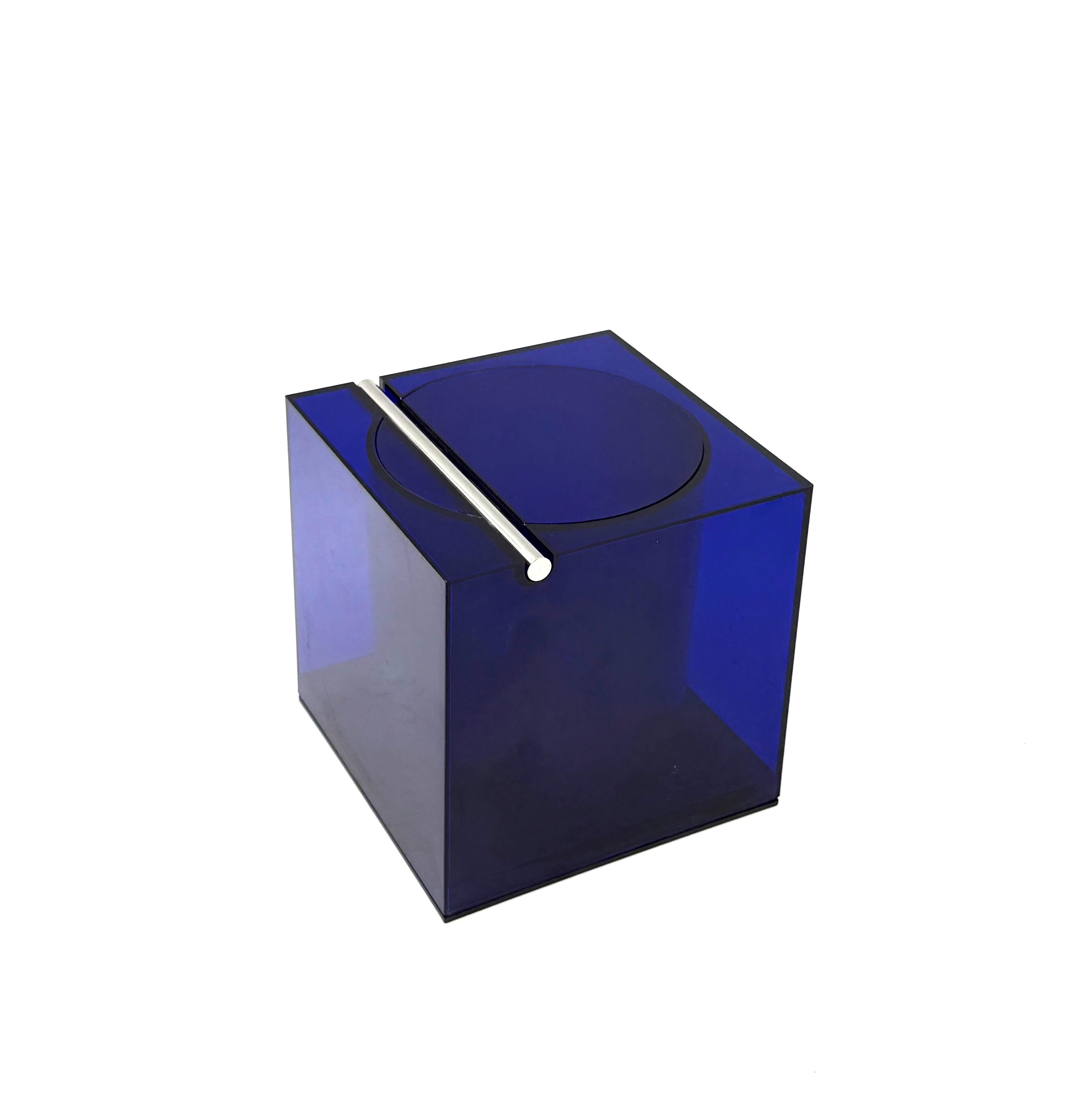 Space age blue plastic Ice Bucket, Studio Opi, Cini & Nils Italy, ca. 1970s For Sale 4