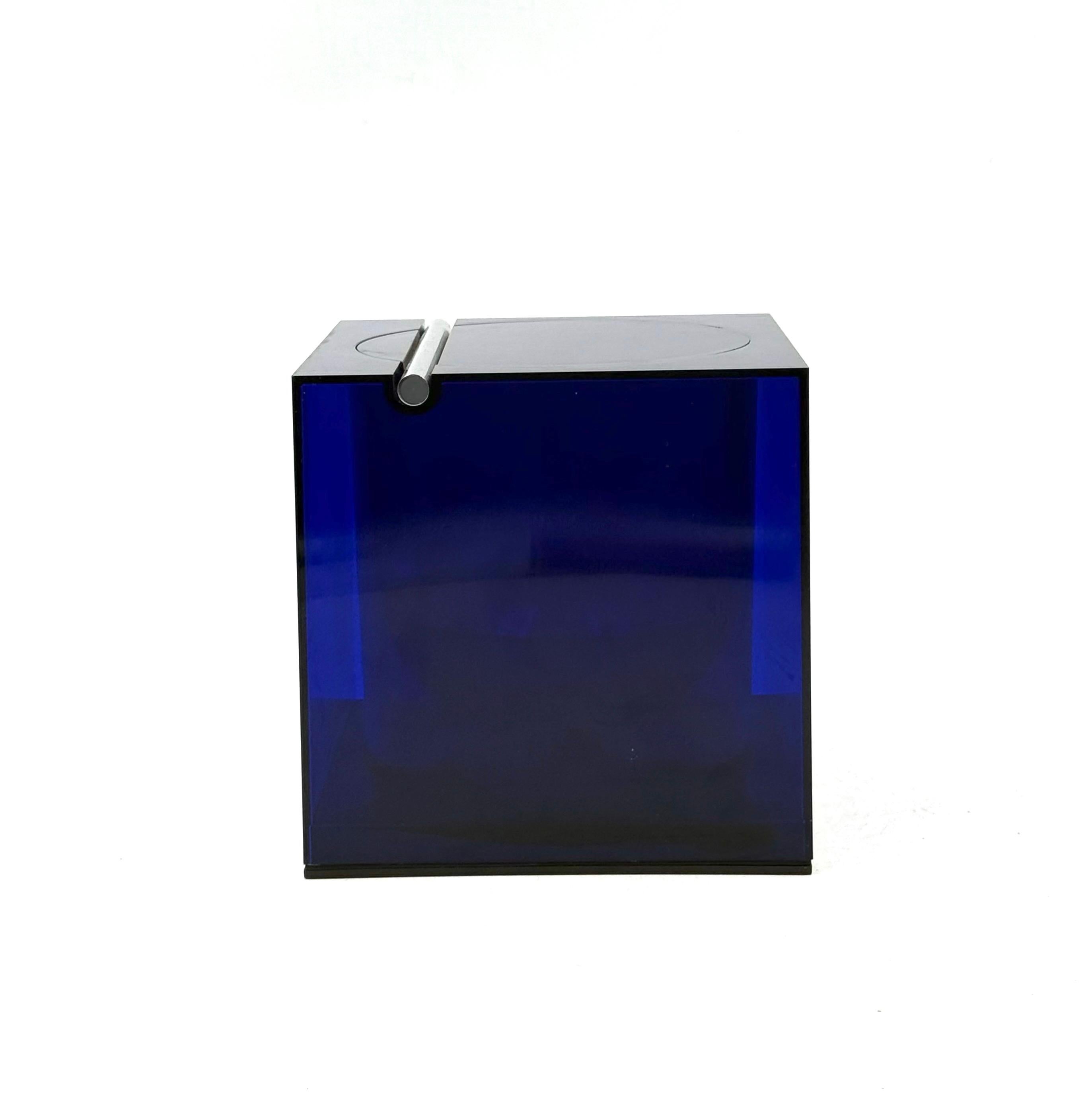 Space age blue plastic Ice Bucket, Studio Opi, Cini & Nils Italy, ca. 1970s For Sale 8