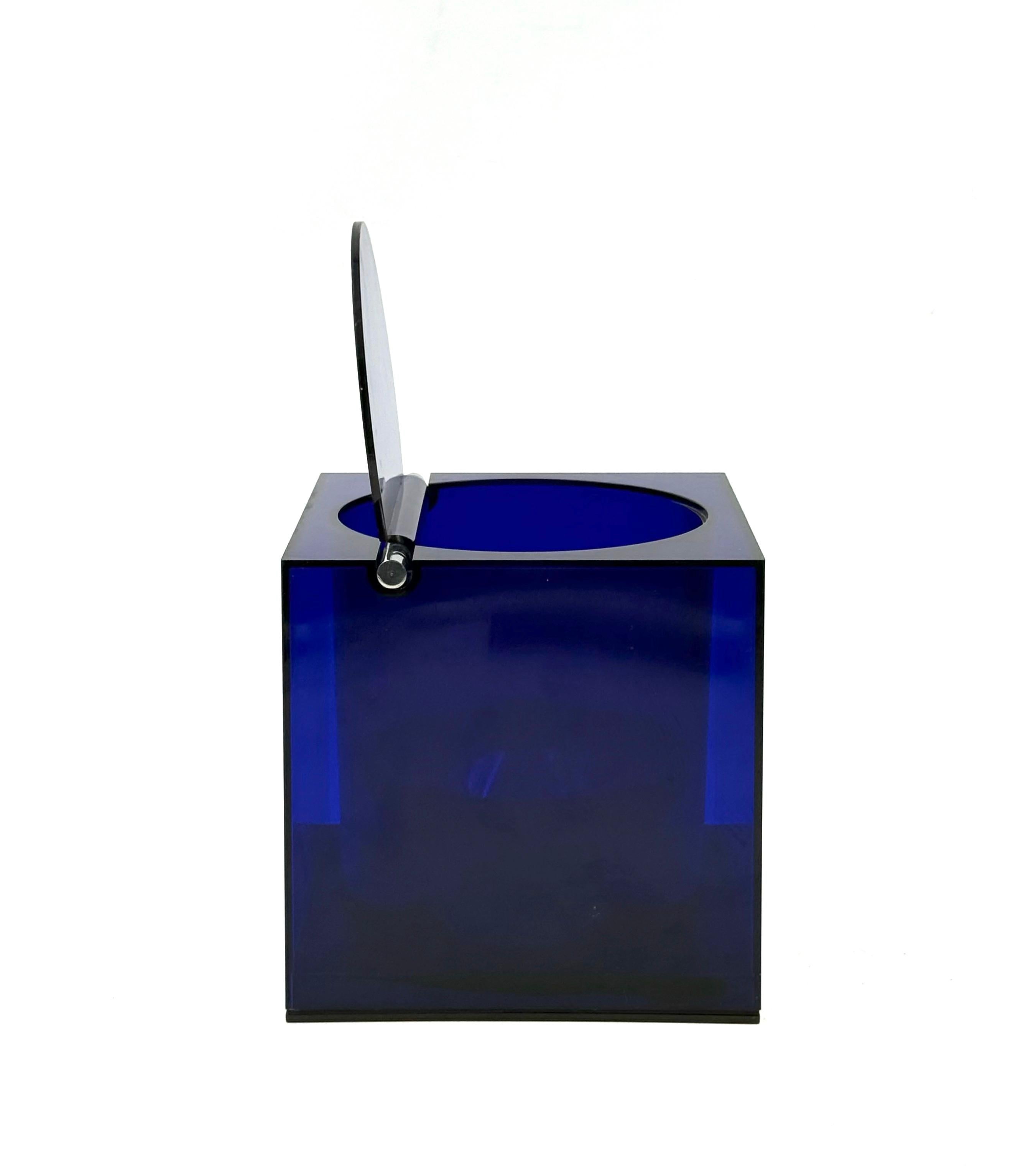 Space age blue plastic Ice Bucket, Studio Opi, Cini & Nils Italy, ca. 1970s For Sale 9