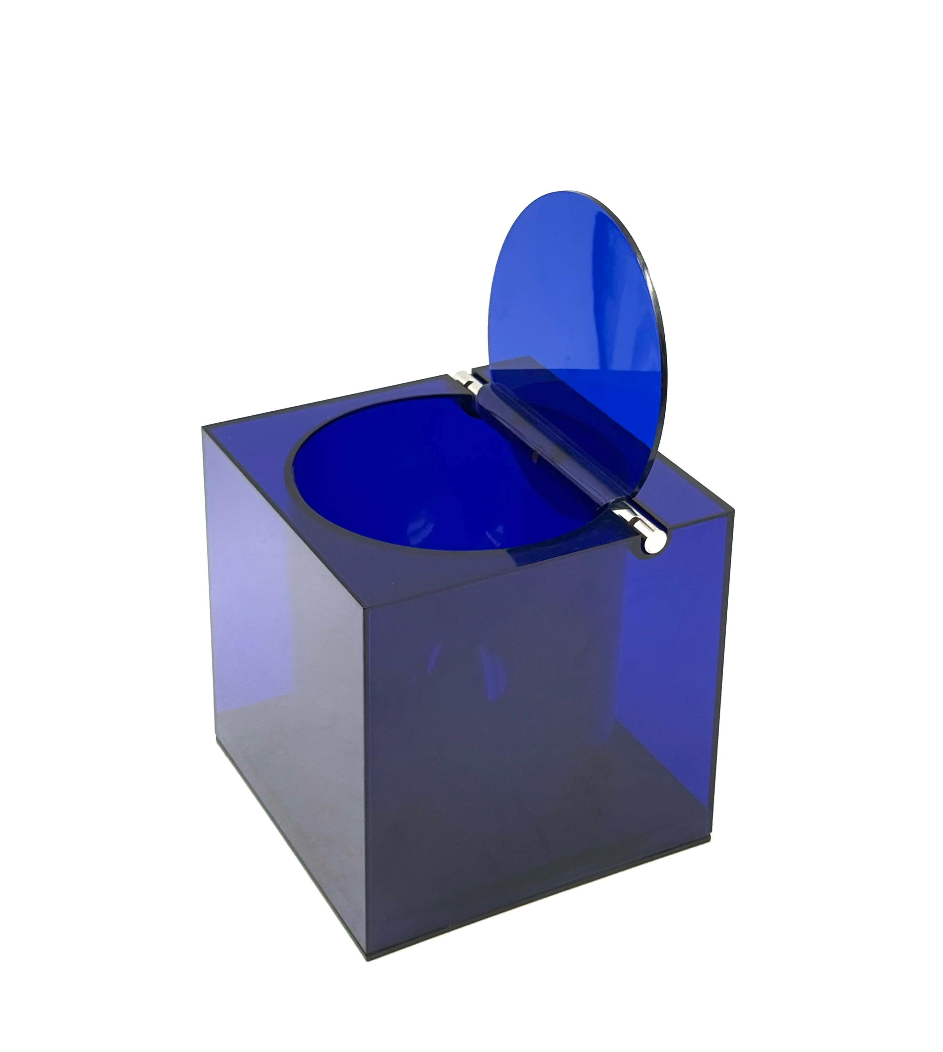 Space age blue plastic Ice Bucket, Studio Opi, Cini & Nils Italy, ca. 1970s For Sale 12