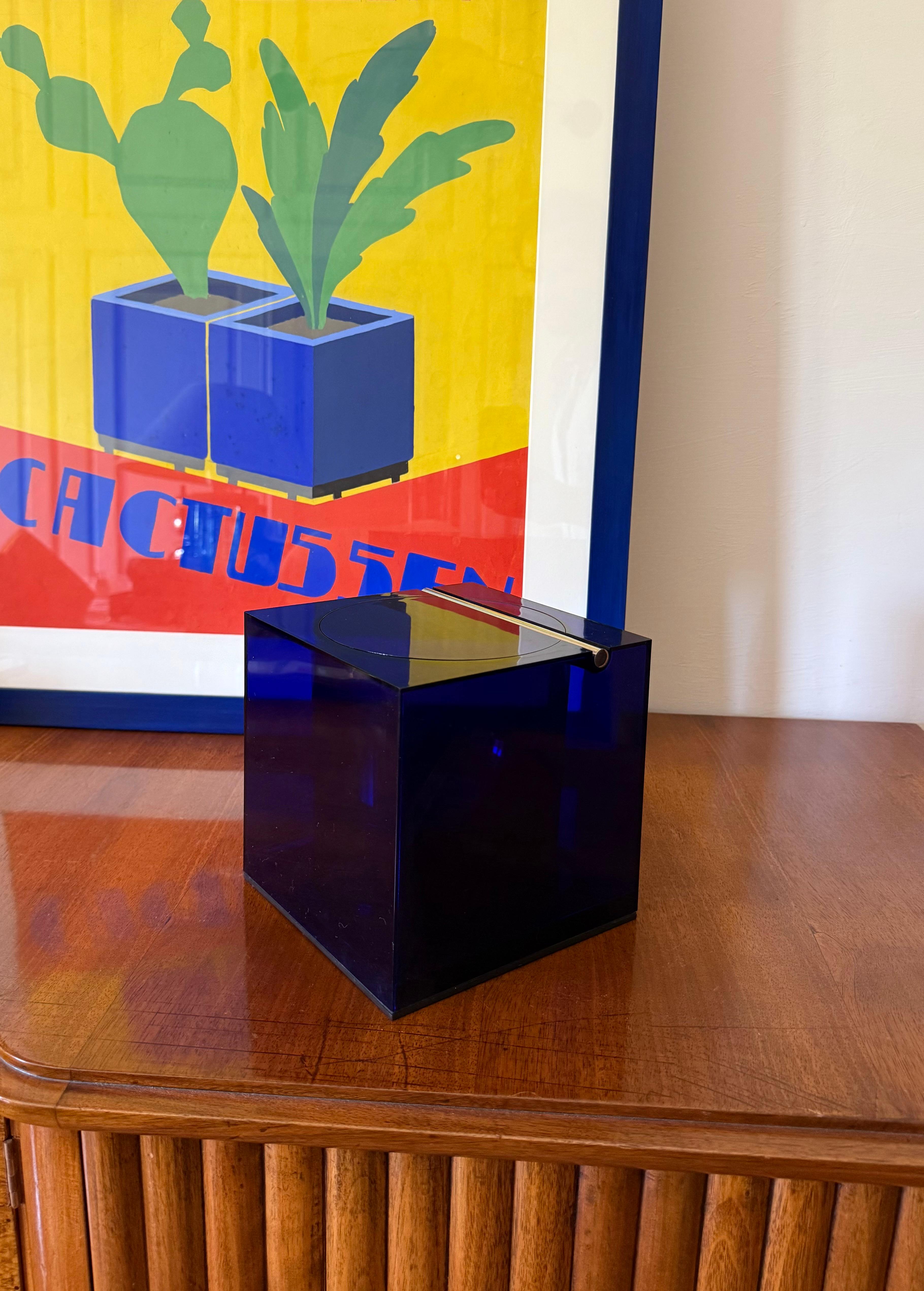 Space age blue plastic Ice Bucket designed by Studio Opi

Cini & Nils Italy, ca. 1970s

Manufacture's logo

H 16.5 × 16.5 cm diam.

Conditions: excellent consistent with age and use.