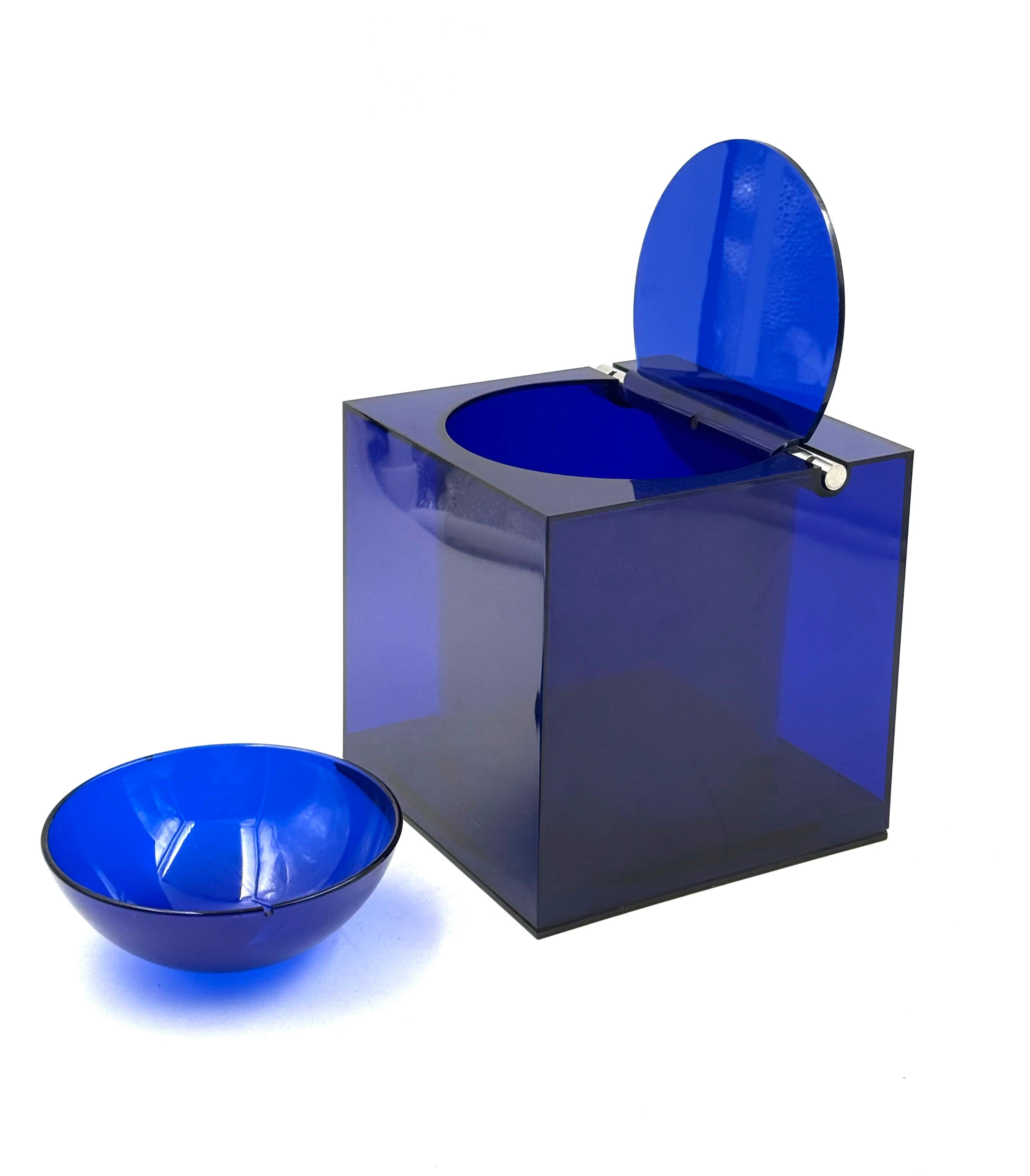 Space age blue plastic Ice Bucket, Studio Opi, Cini & Nils Italy, ca. 1970s For Sale 13