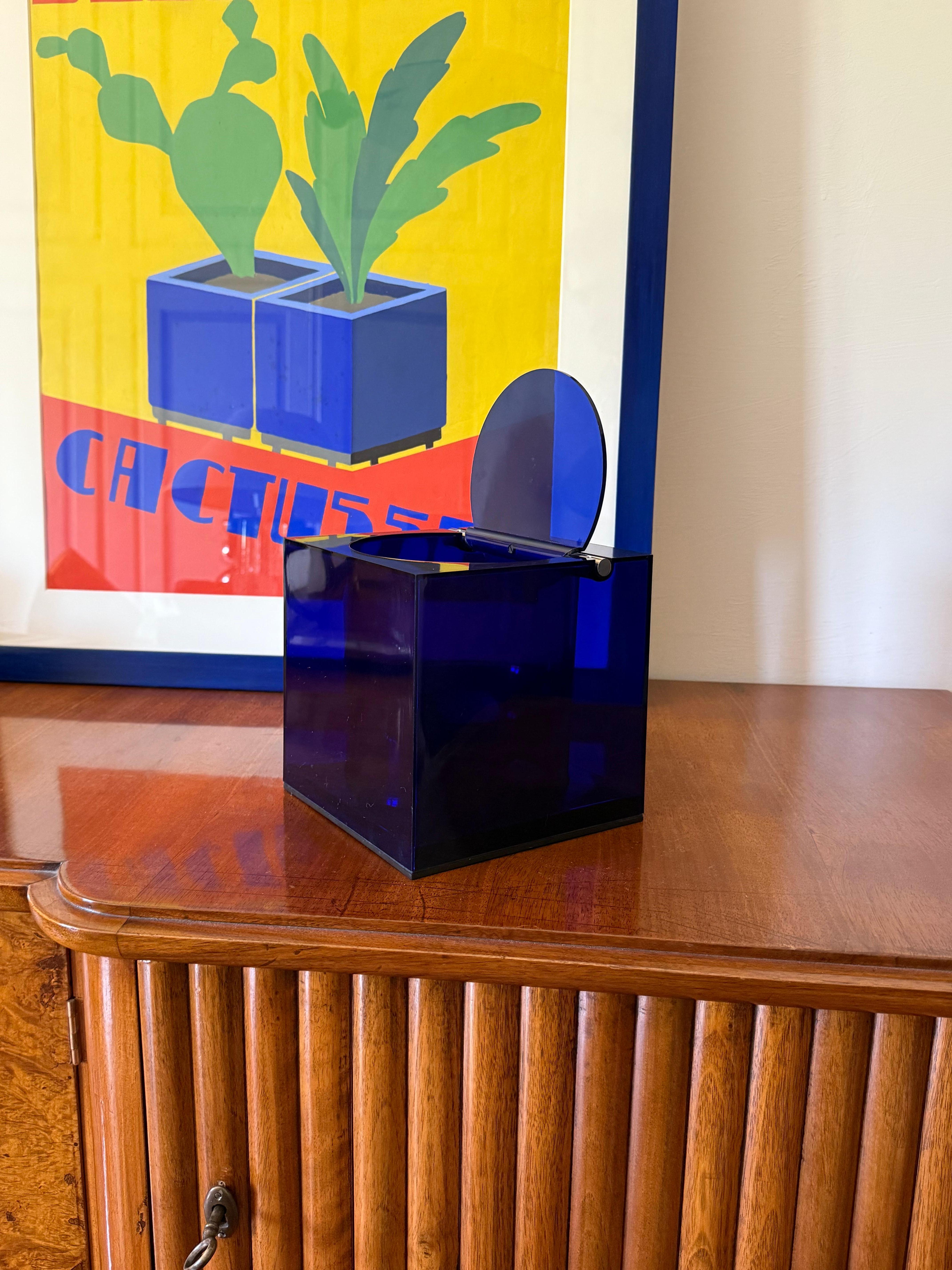 Italian Space age blue plastic Ice Bucket, Studio Opi, Cini & Nils Italy, ca. 1970s For Sale
