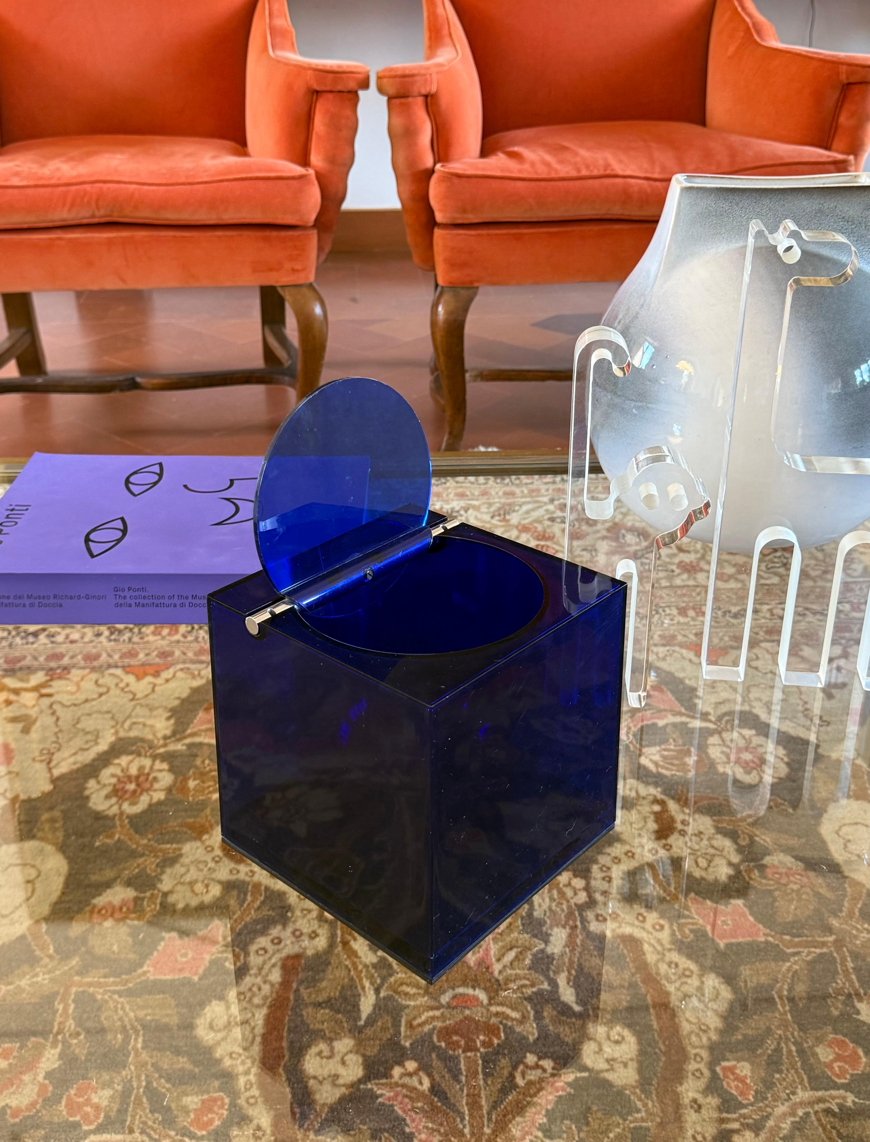 Plexiglass Space age blue plastic Ice Bucket, Studio Opi, Cini & Nils Italy, ca. 1970s For Sale