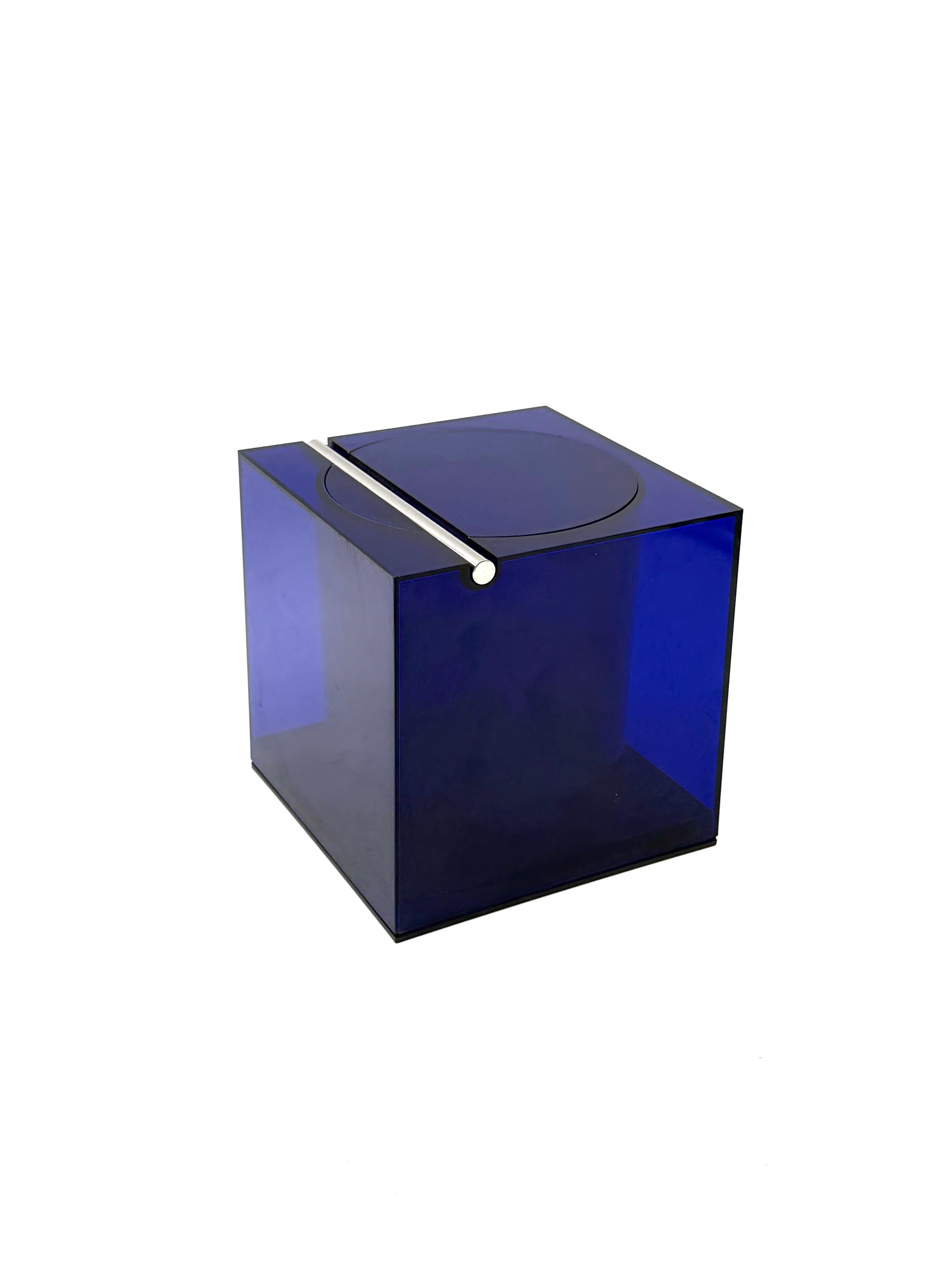 Space age blue plastic Ice Bucket, Studio Opi, Cini & Nils Italy, ca. 1970s For Sale 2