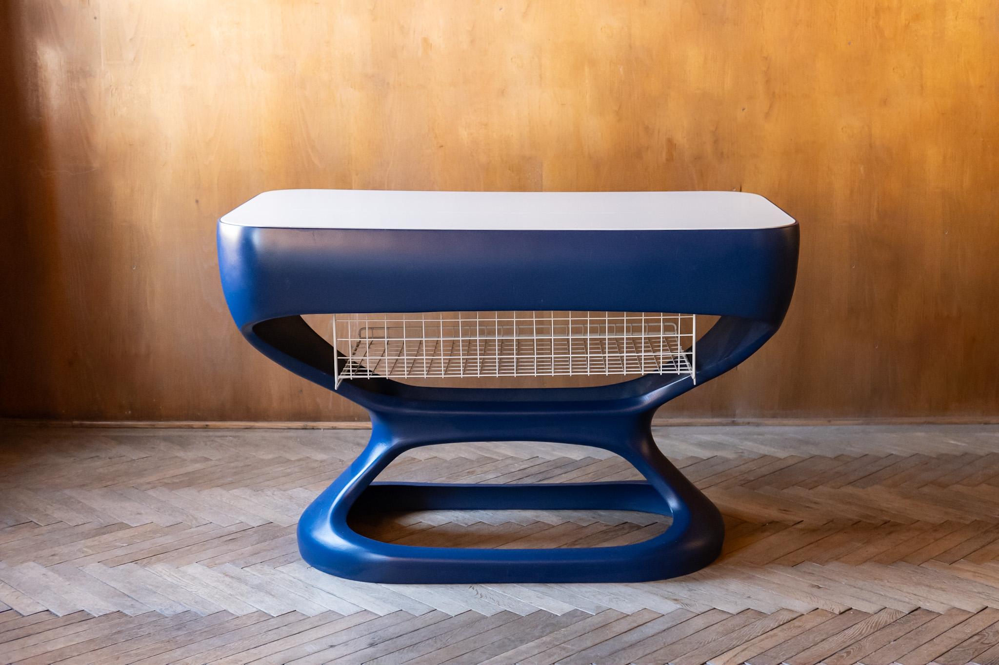 Space Age Blue White Fiberglass Desk in the Manner of Luigi Colani, Italy 70s 1