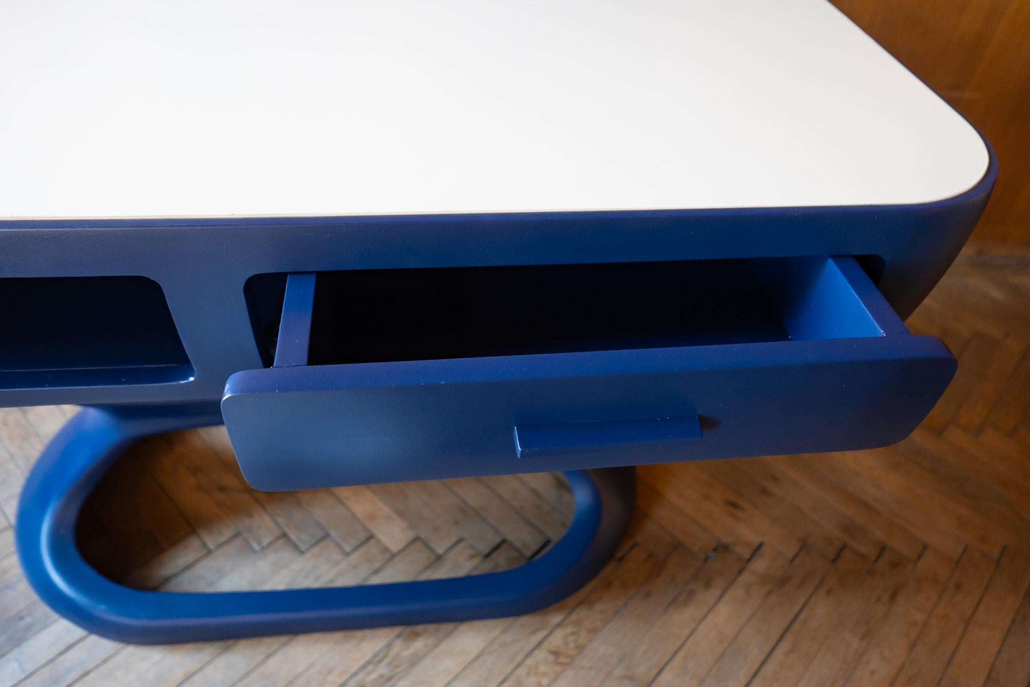 Space Age Blue White Fiberglass Desk in the Manner of Luigi Colani, Italy 70s 8