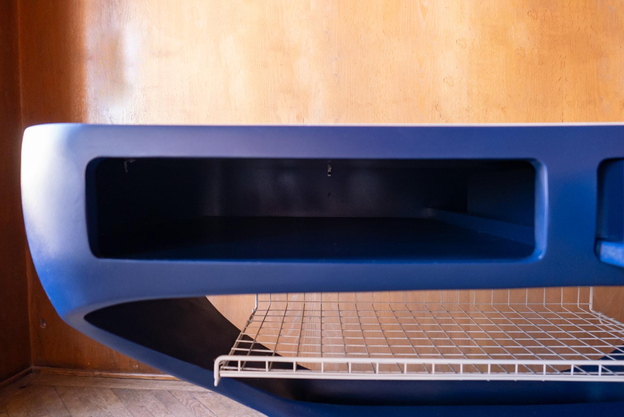 Space Age Blue White Fiberglass Desk in the Manner of Luigi Colani, Italy 70s 5