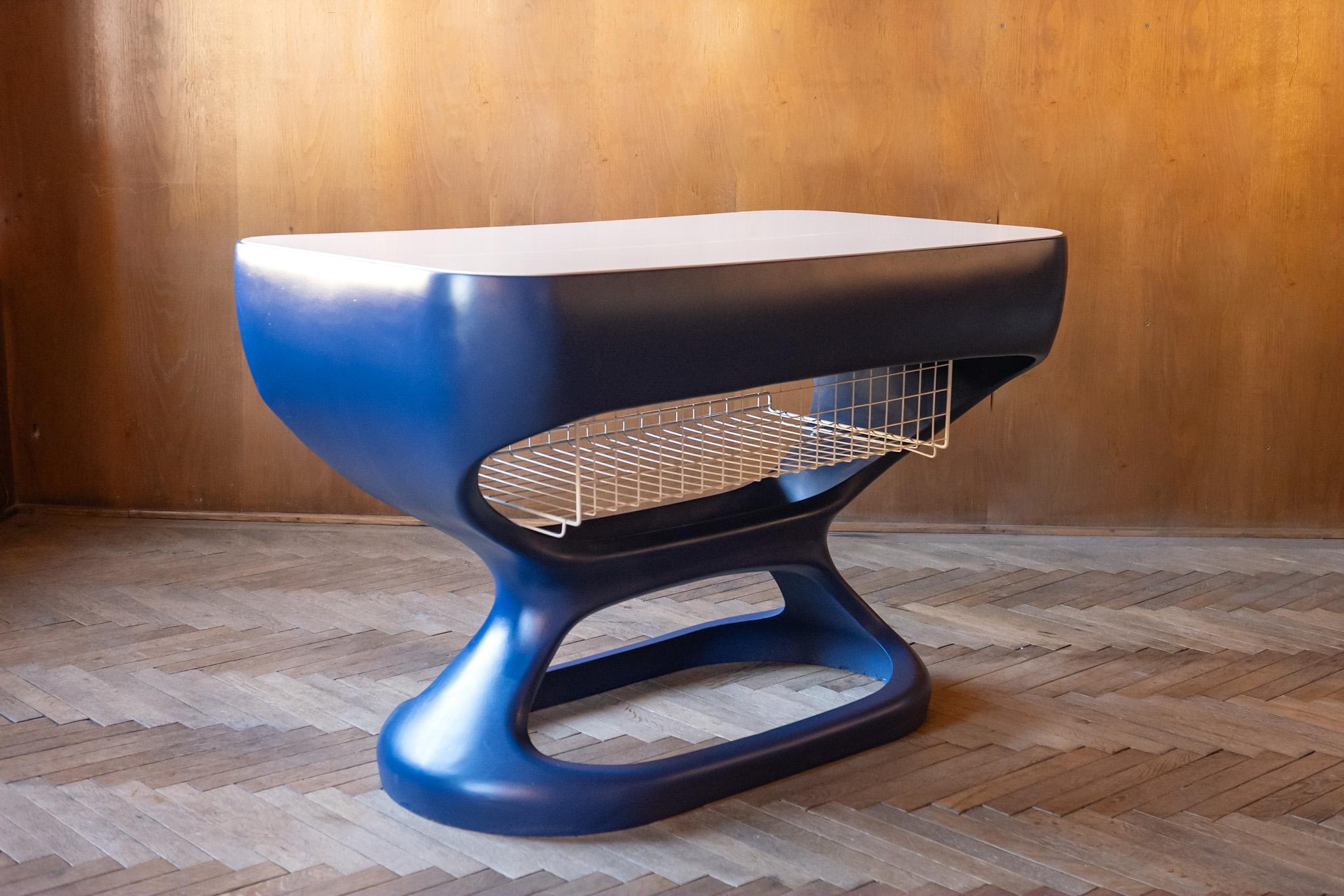 Late 20th Century Space Age Blue White Fiberglass Desk in the Manner of Luigi Colani, Italy 70s