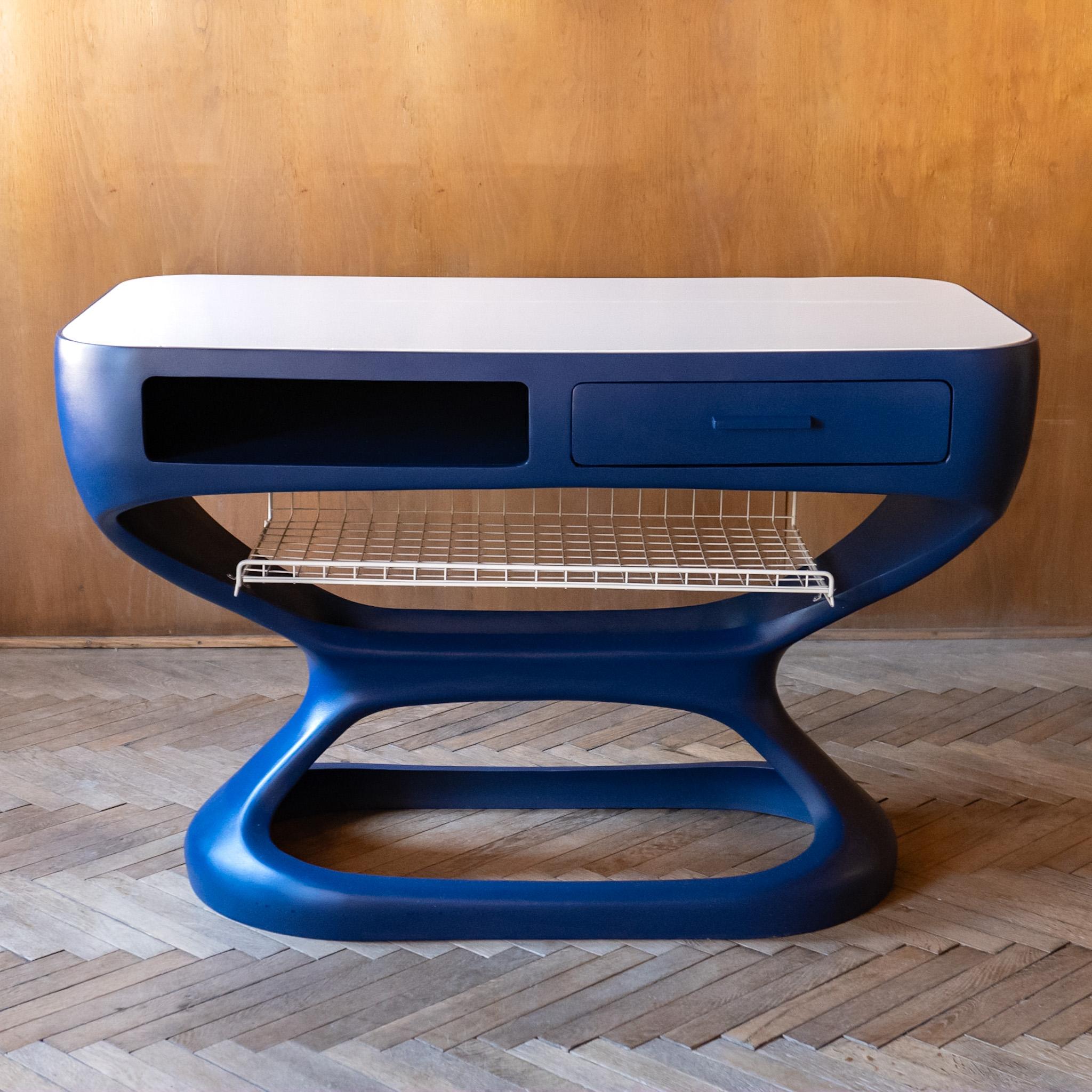 Italian Space Age Blue White Fiberglass Desk in the Manner of Luigi Colani, Italy 70s