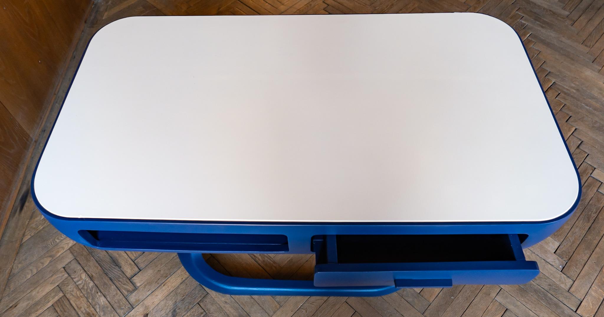 Space Age Blue White Fiberglass Desk in the Manner of Luigi Colani, Italy 70s 9