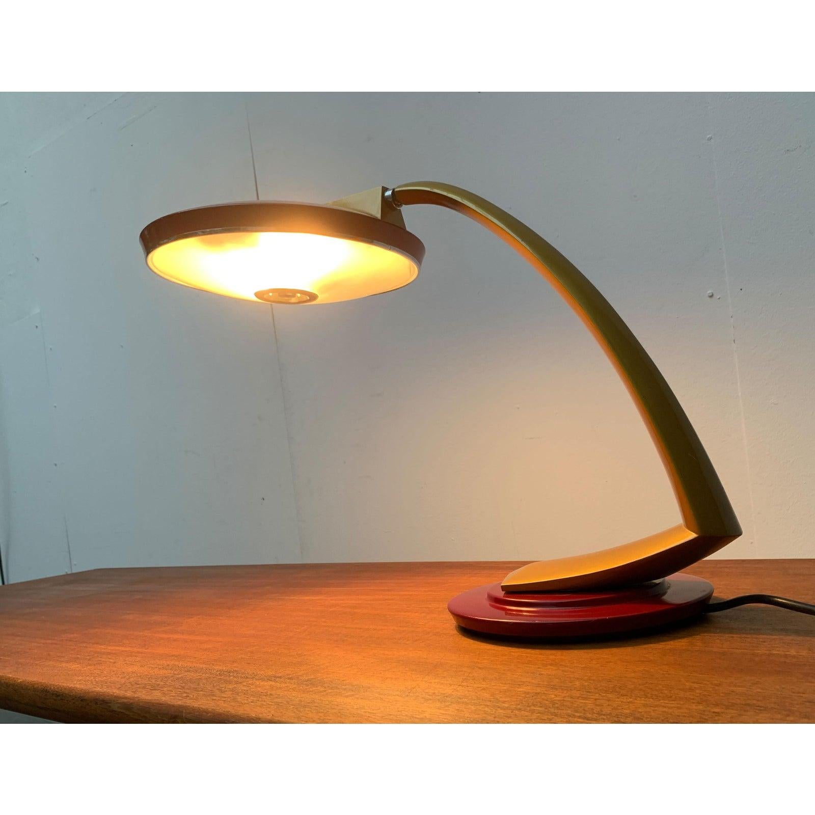20ième siècle Lampe à poser Boomerang de Space A par Luis Pérez De La Oliva pour Phase en vente