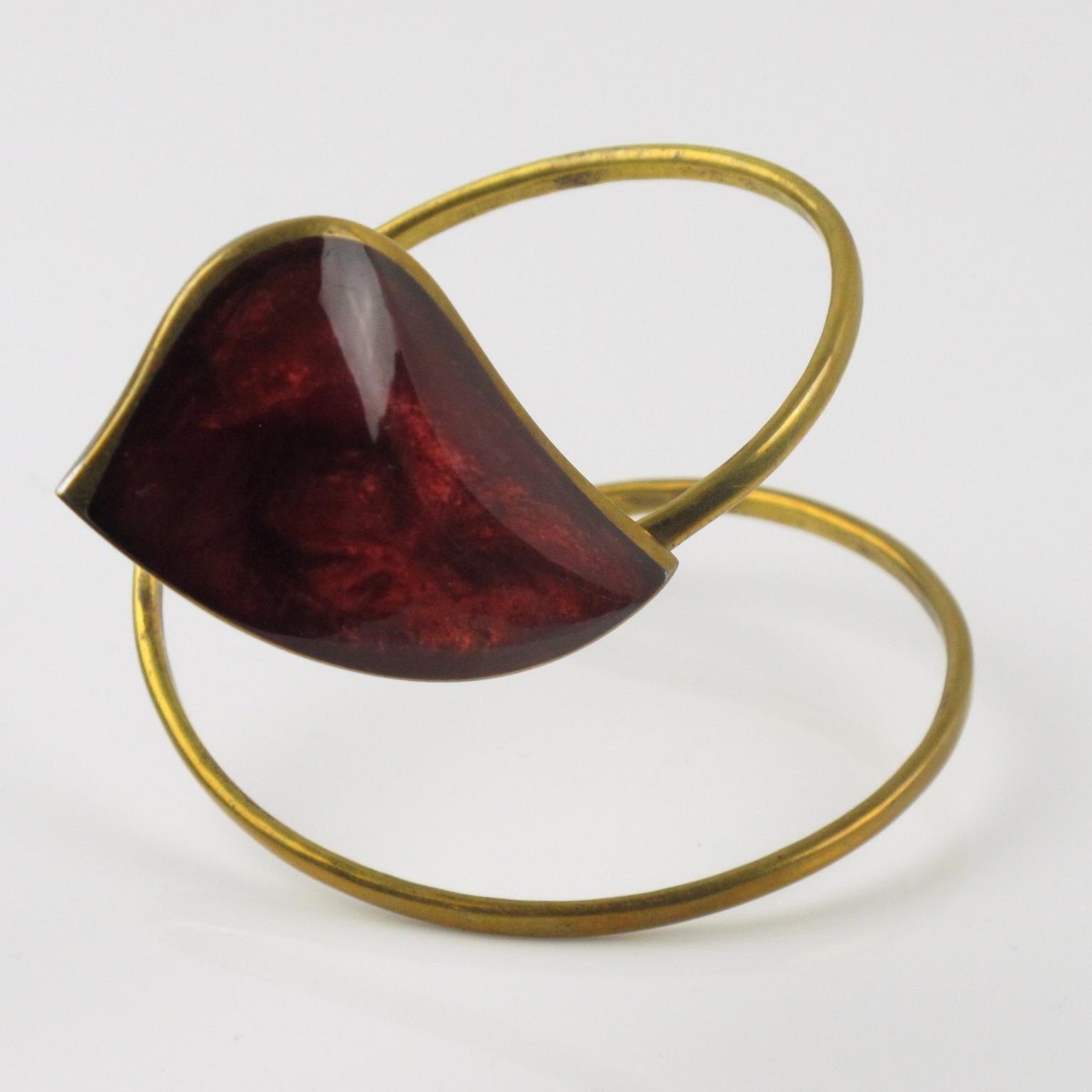 Stunning Space Age brass coiled bracelet bangle. Gilded brass open bangle finished with carved drop design topped with red resin cabochon. No visible maker's mark.
Measurements: The bracelet fits a Small to Medium size wrist - 2.44 in diameter (6.2