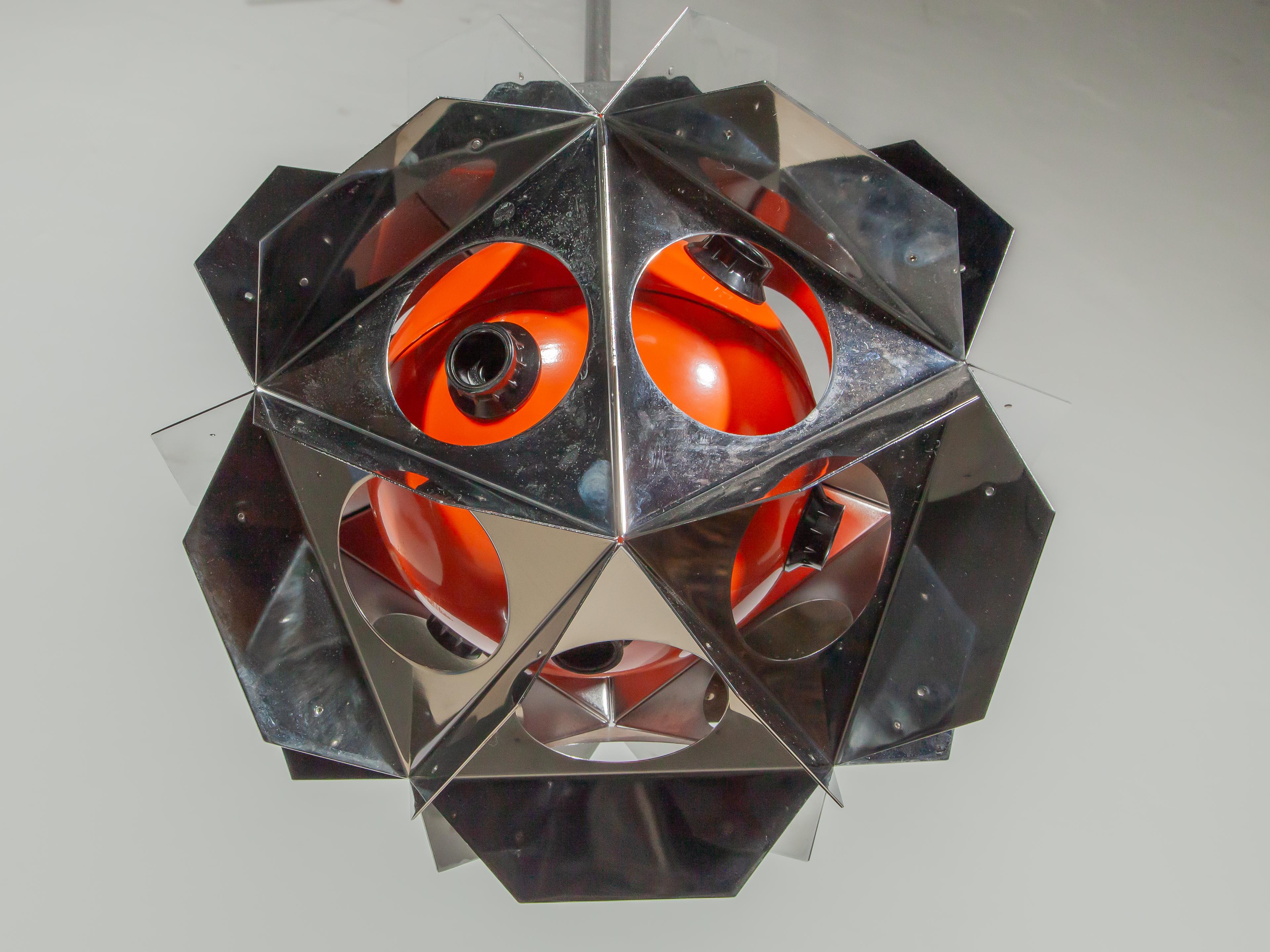 Set di due lampadari geometrici arancioni in stile Bruno Munari, A Space Age in vendita 3